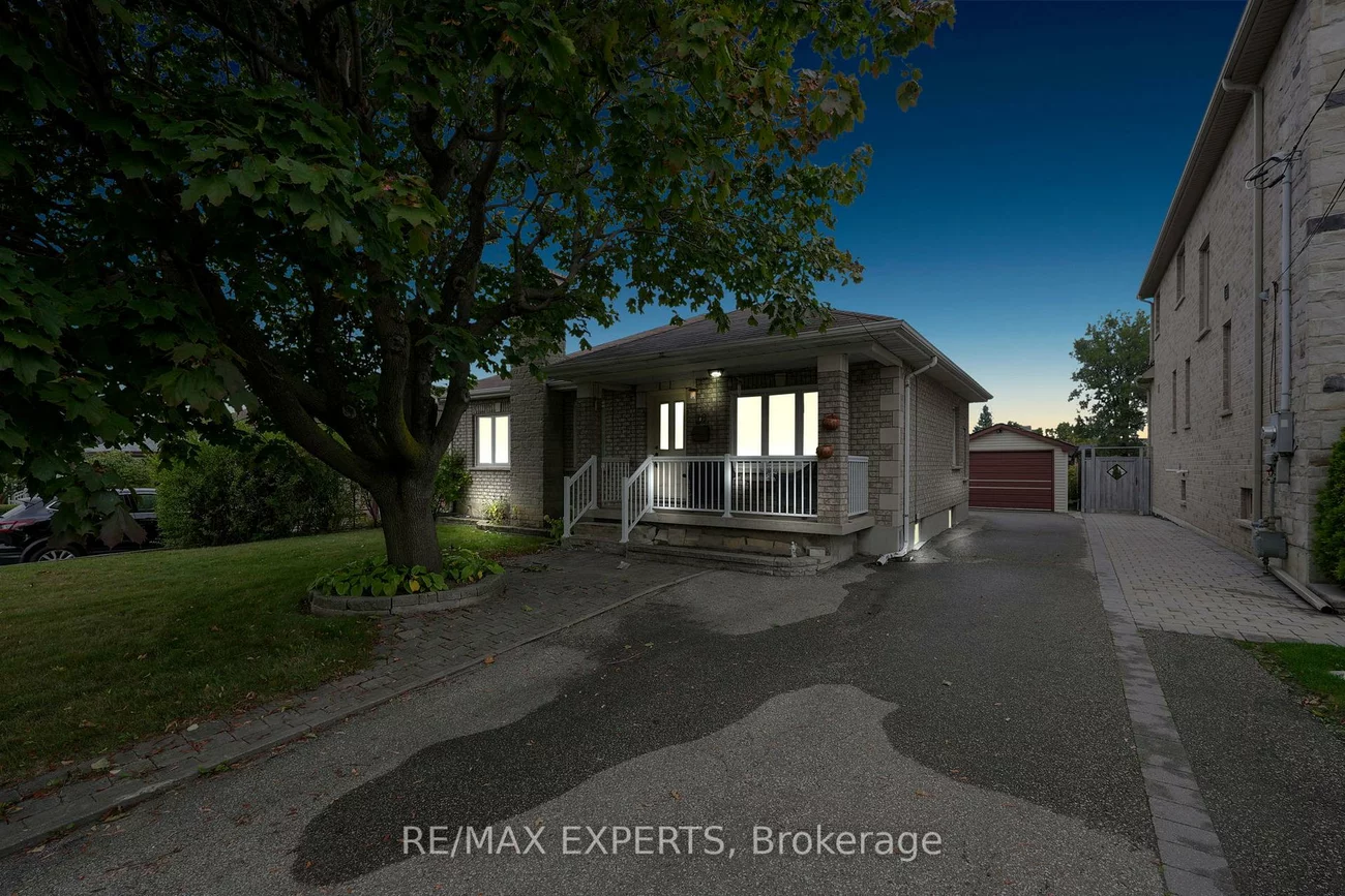 26, Grovedale, Maple Leaf, Toronto
