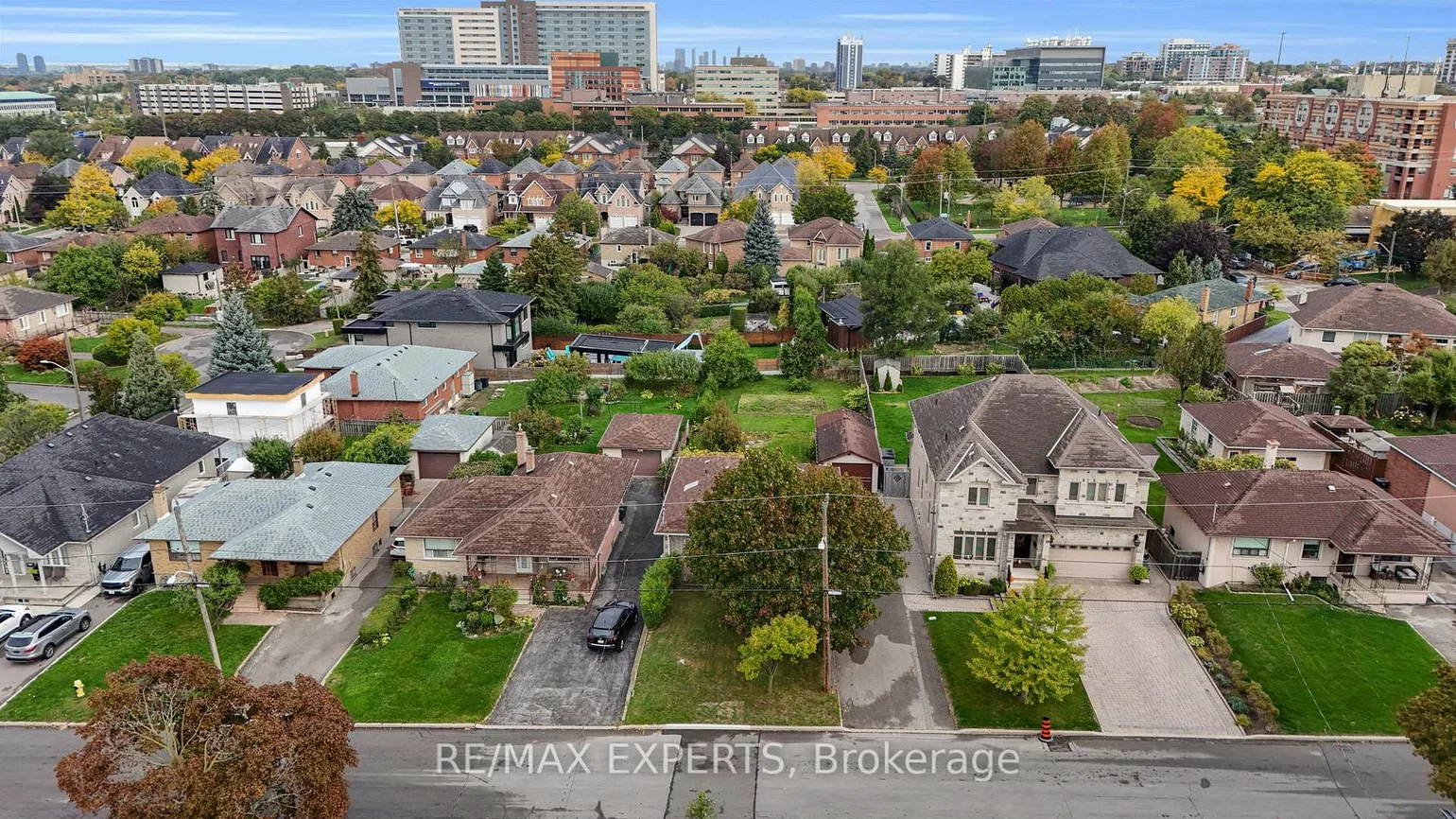 26, Grovedale, Maple Leaf, Toronto