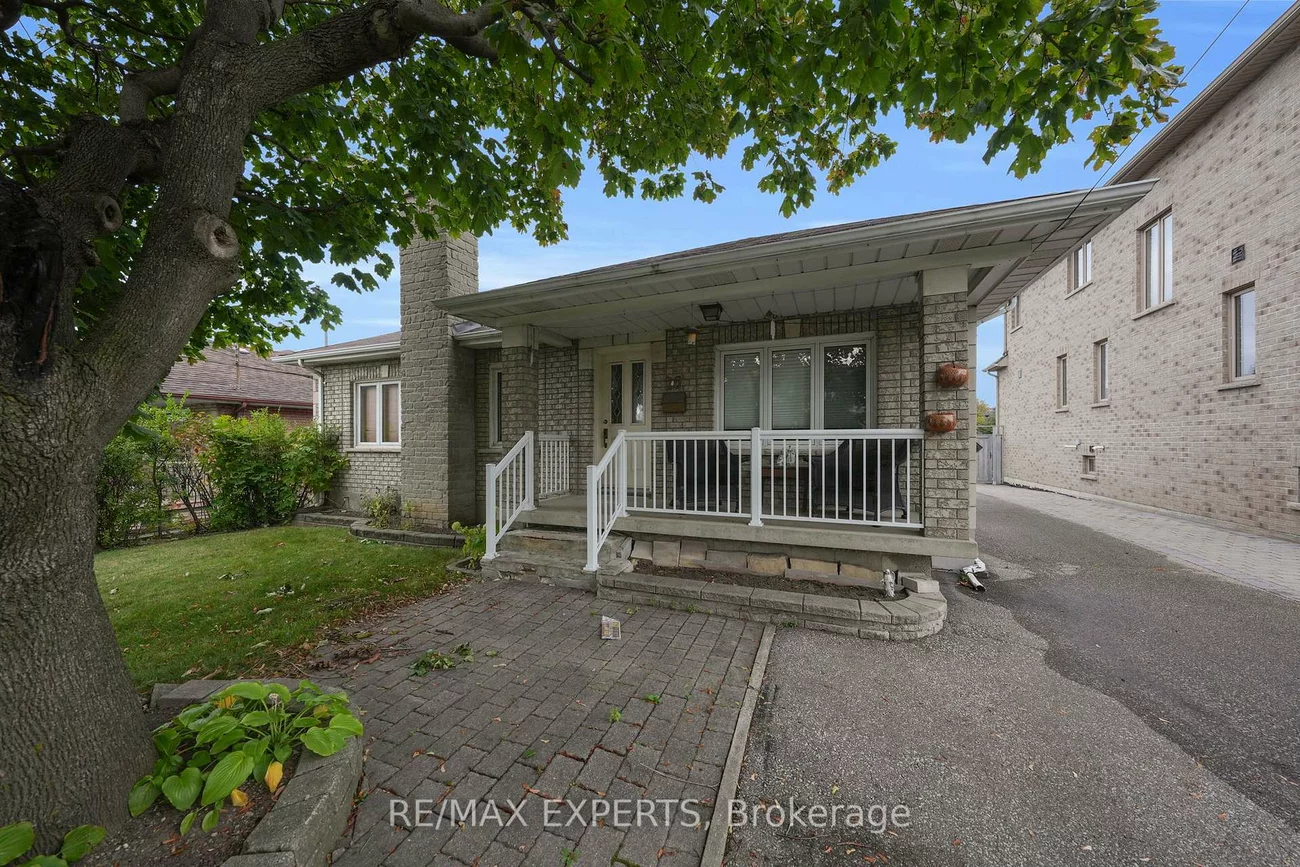 26, Grovedale, Maple Leaf, Toronto