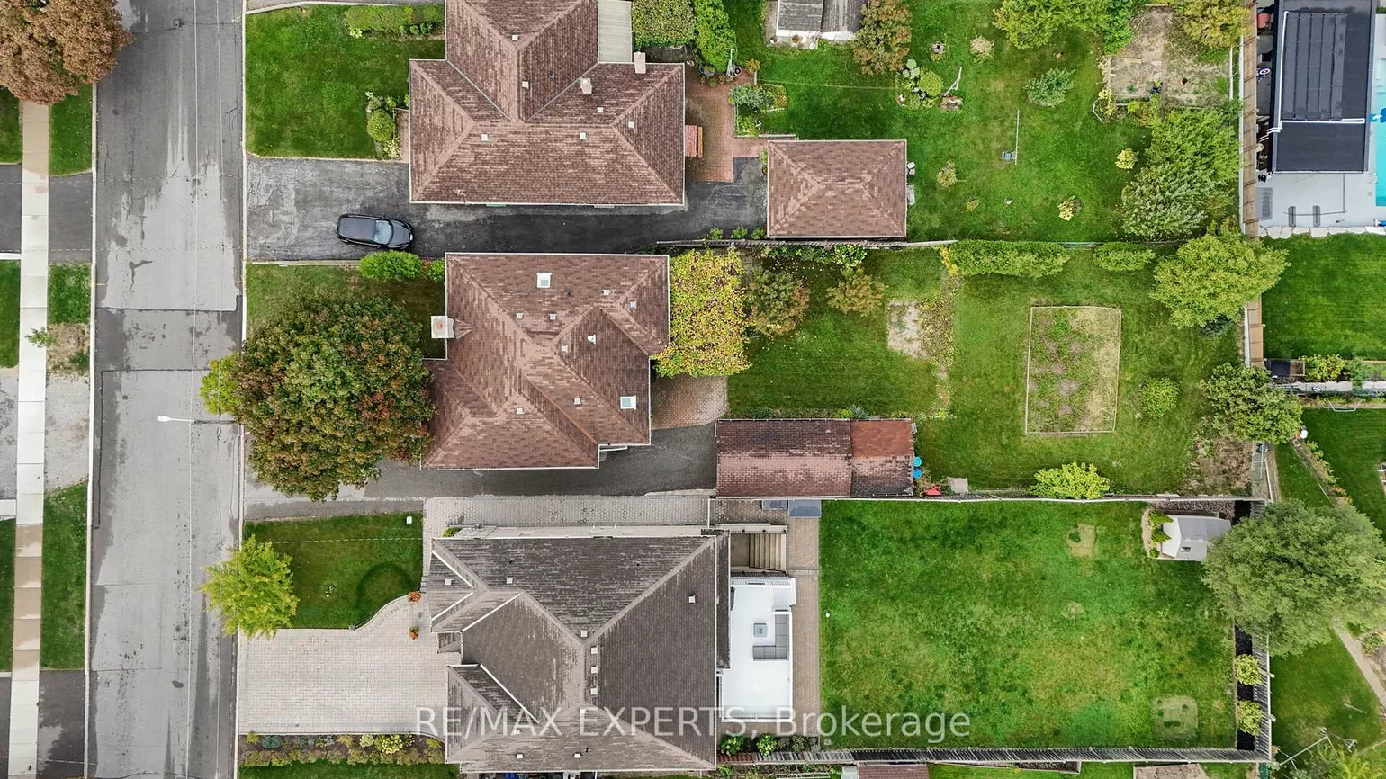 26, Grovedale, Maple Leaf, Toronto
