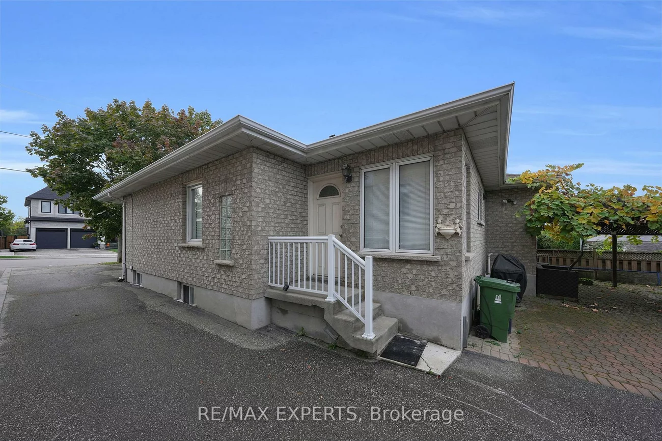 26, Grovedale, Maple Leaf, Toronto