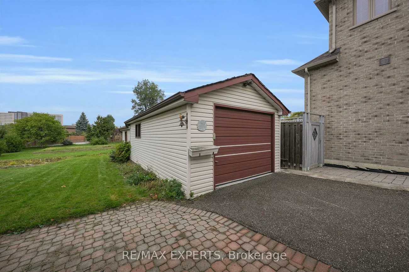26, Grovedale, Maple Leaf, Toronto