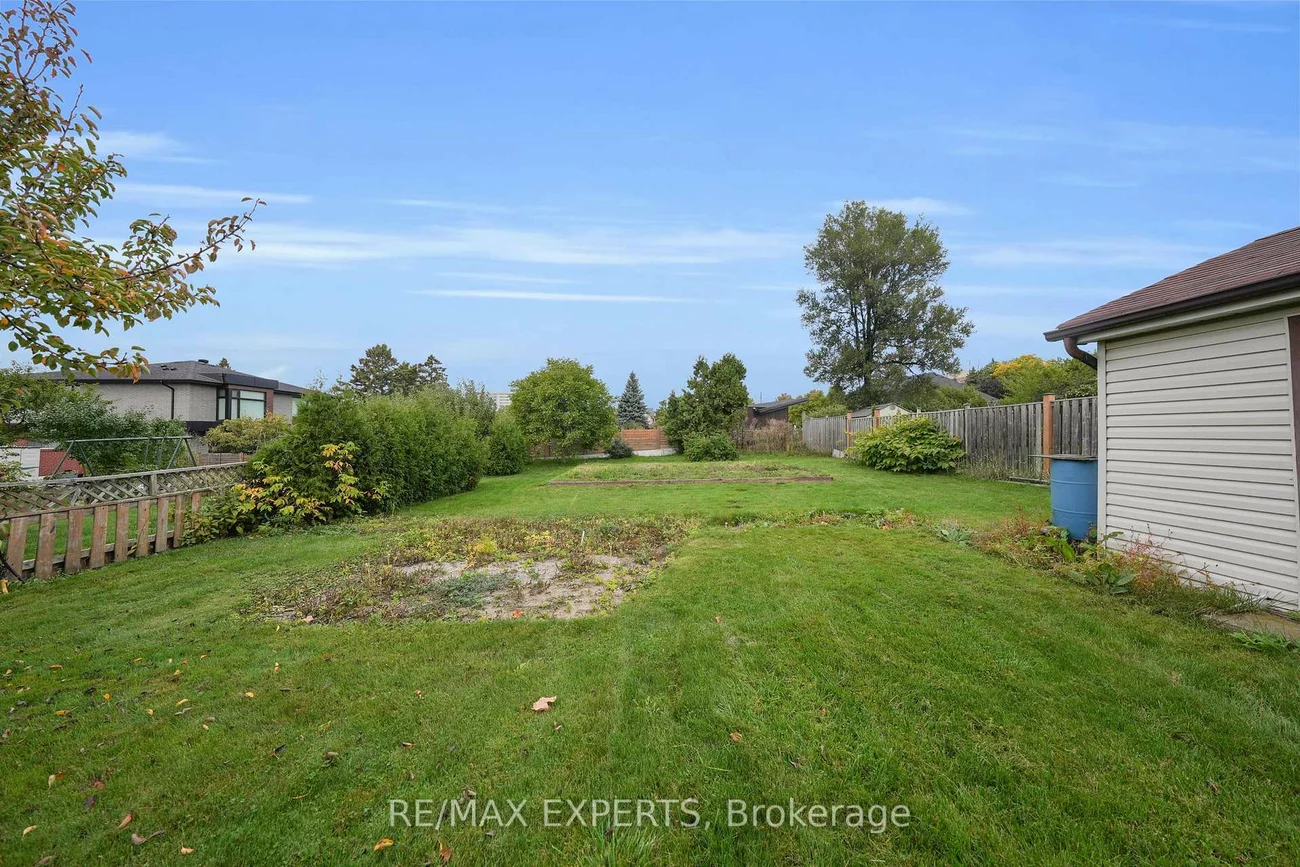 26, Grovedale, Maple Leaf, Toronto