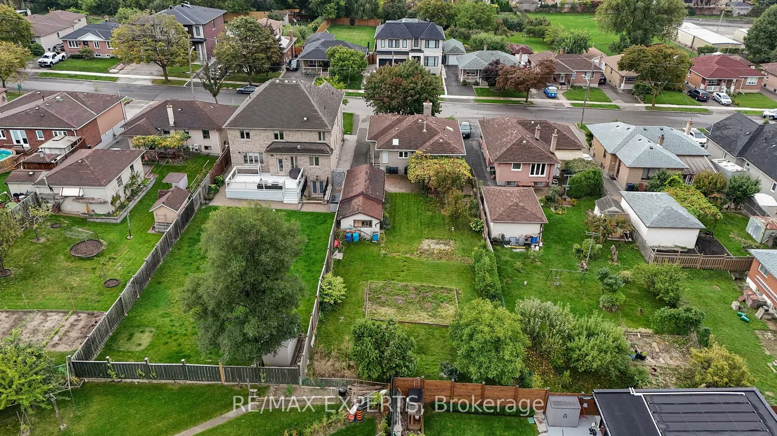 26, Grovedale, Maple Leaf, Toronto