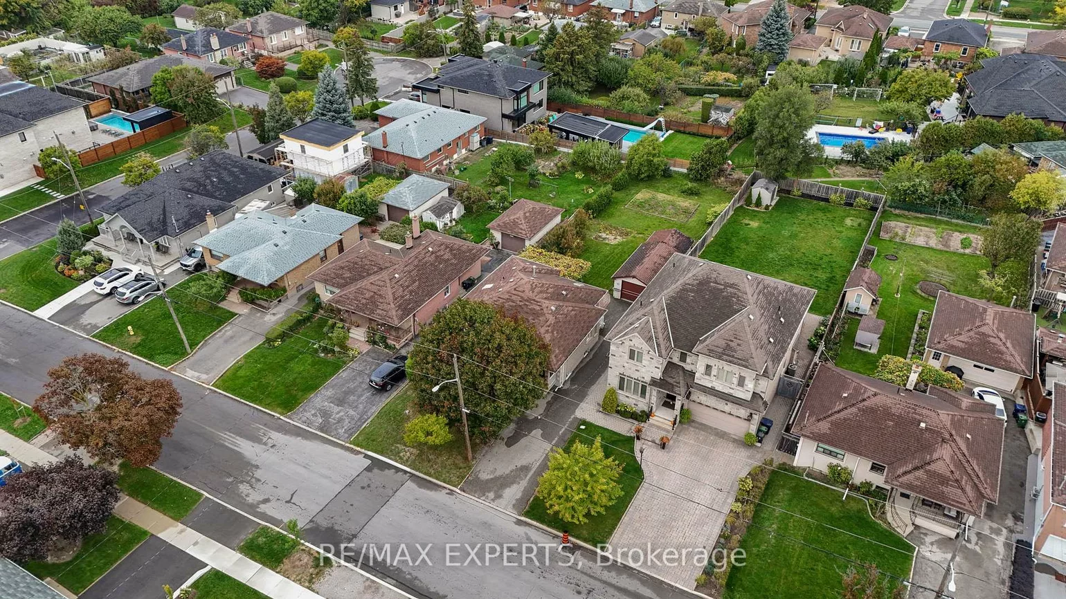 26, Grovedale, Maple Leaf, Toronto