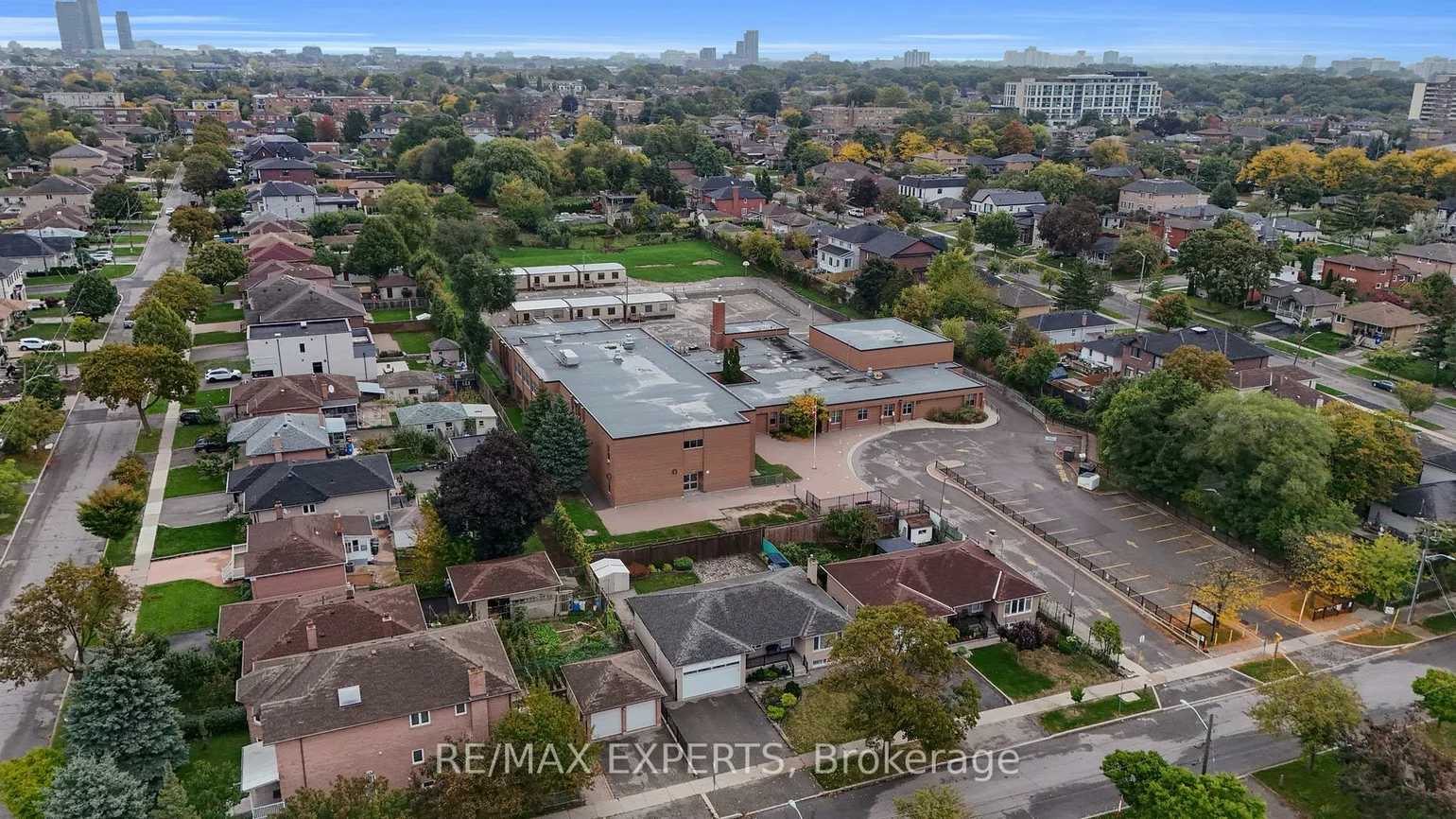 26, Grovedale, Maple Leaf, Toronto