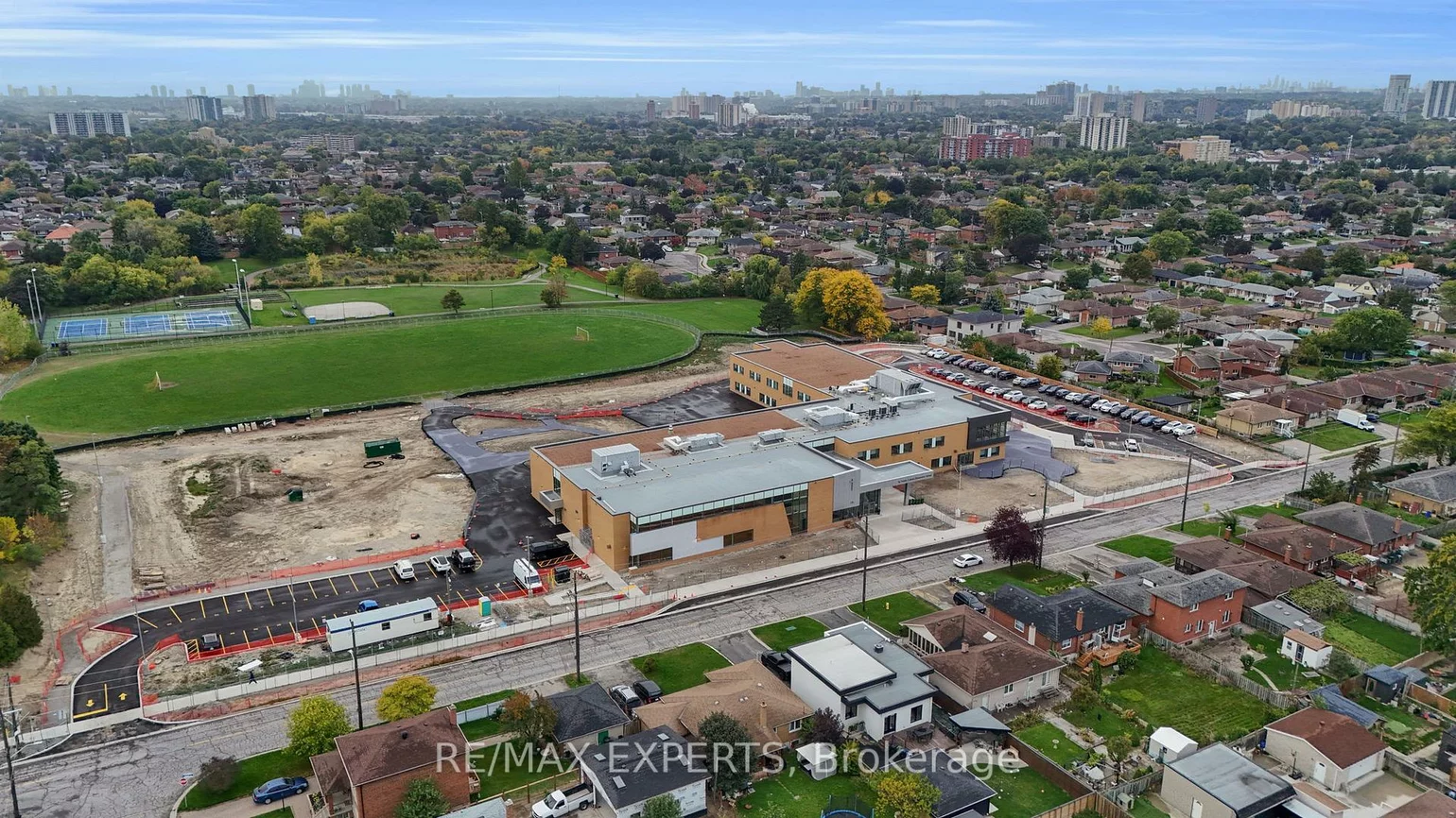 26, Grovedale, Maple Leaf, Toronto