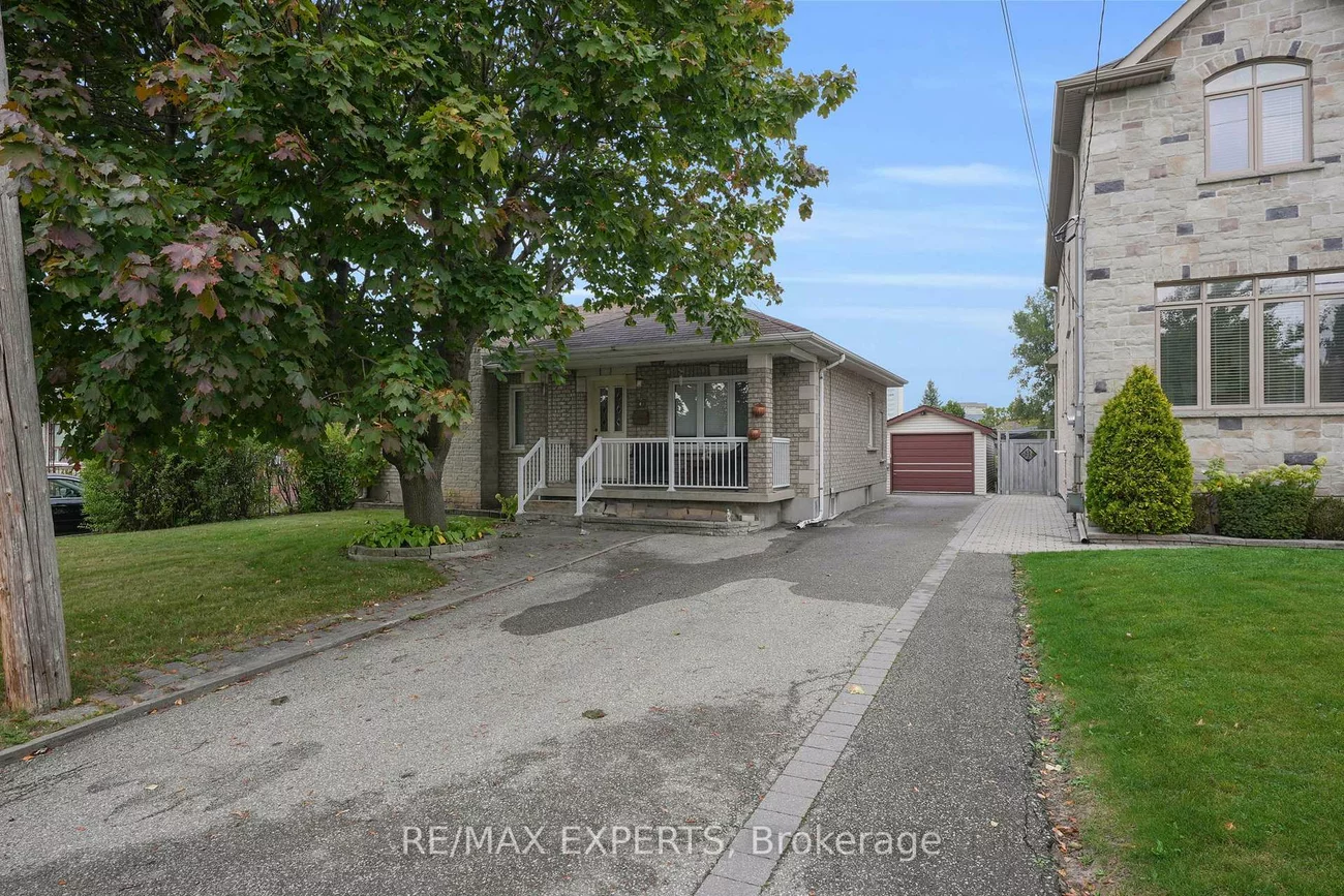 26, Grovedale, Maple Leaf, Toronto