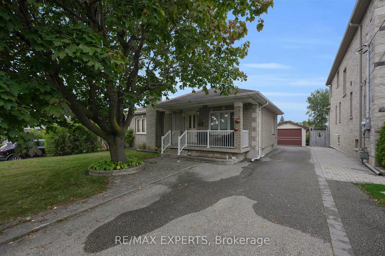 26, Grovedale, Maple Leaf, Toronto