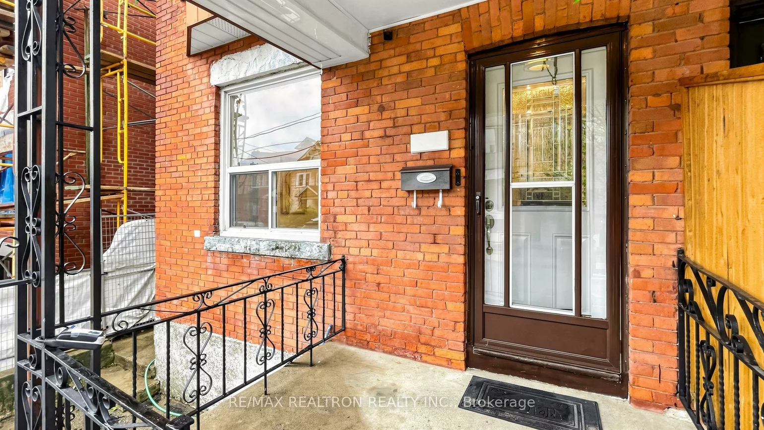 318, Westmoreland, Dovercourt-Wallace Emerson-Junction, Toronto