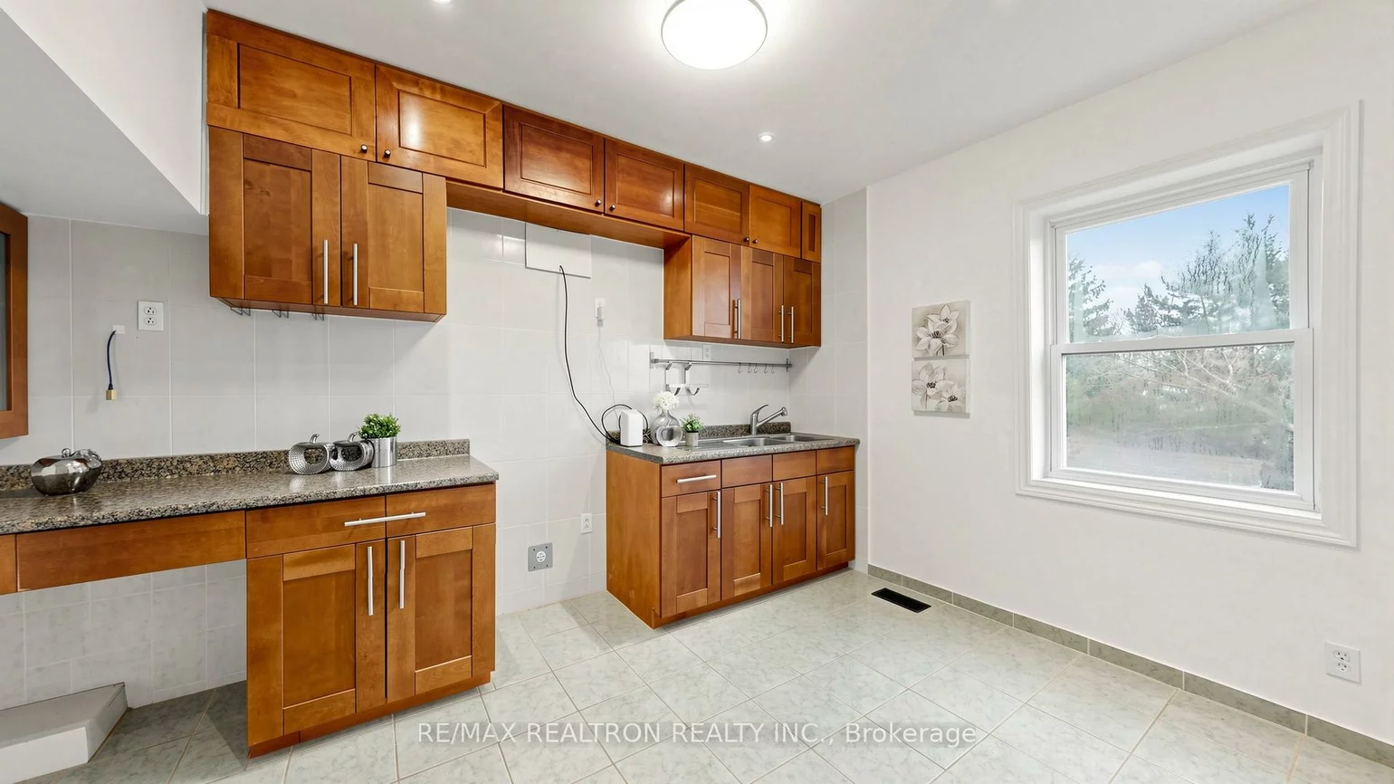 318, Westmoreland, Dovercourt-Wallace Emerson-Junction, Toronto
