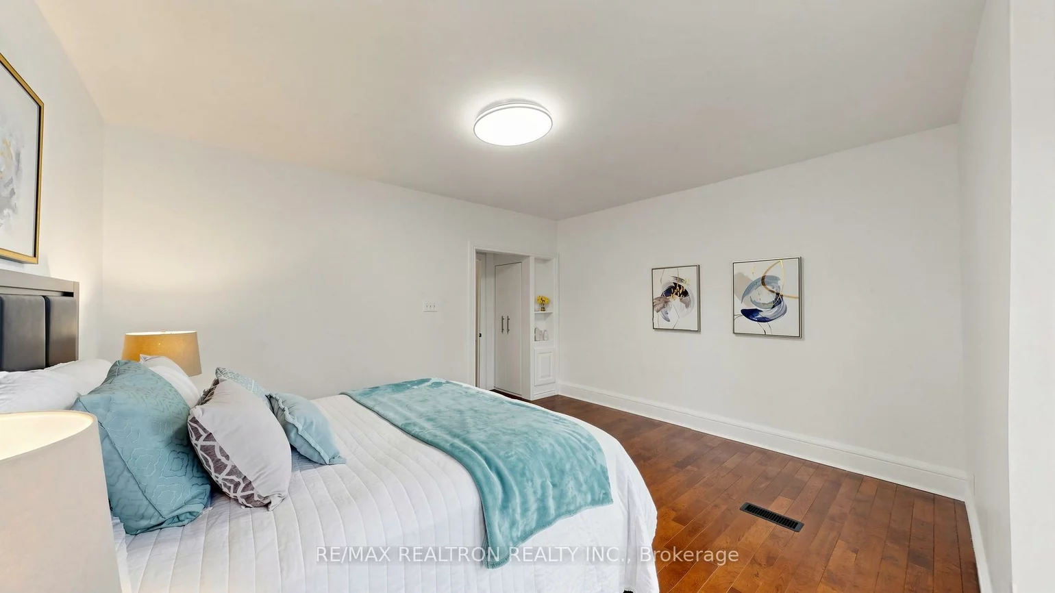 318, Westmoreland, Dovercourt-Wallace Emerson-Junction, Toronto