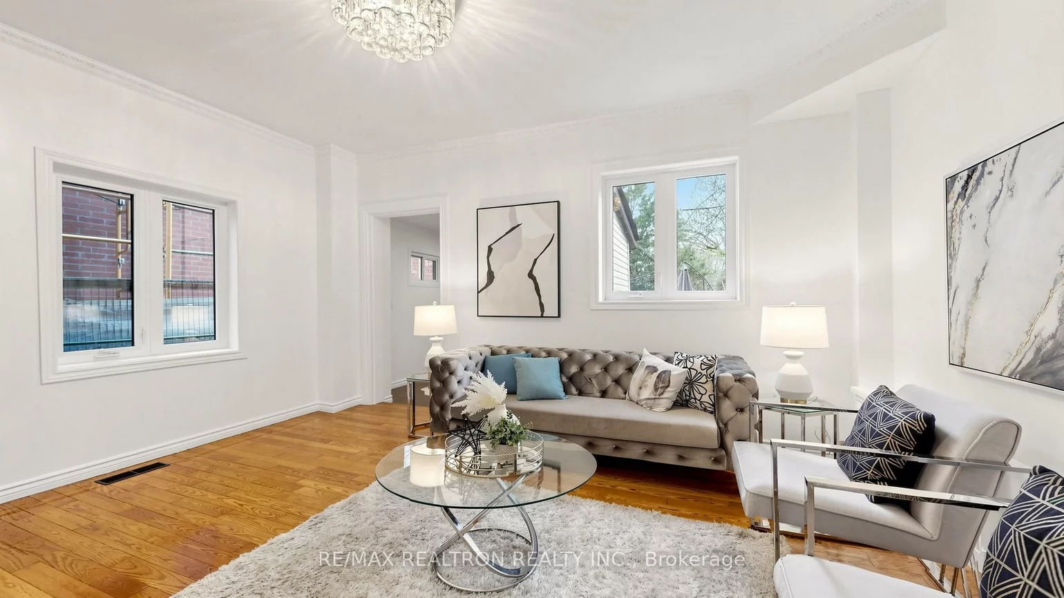 318, Westmoreland, Dovercourt-Wallace Emerson-Junction, Toronto