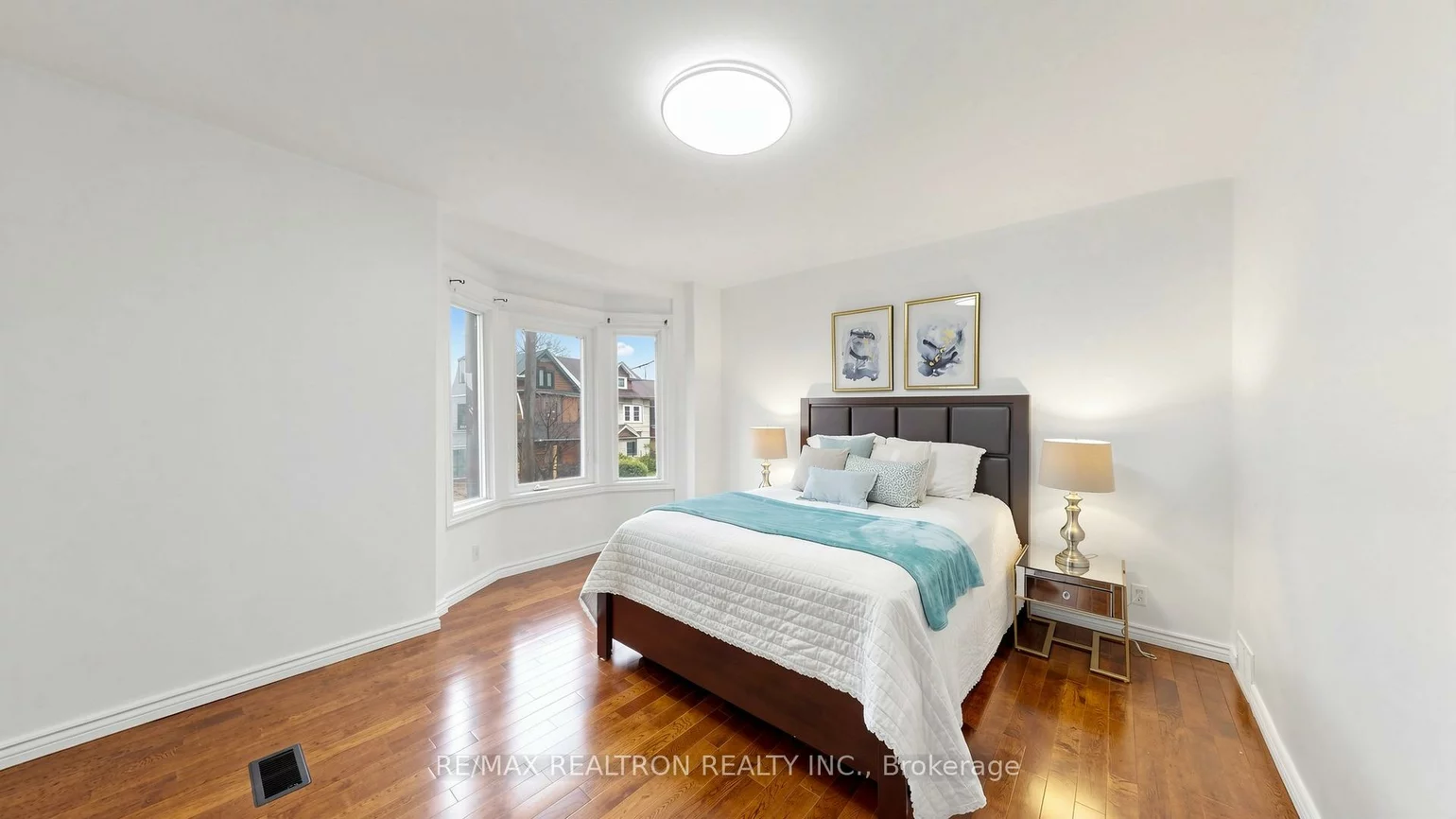 318, Westmoreland, Dovercourt-Wallace Emerson-Junction, Toronto