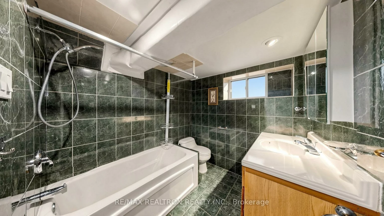 318, Westmoreland, Dovercourt-Wallace Emerson-Junction, Toronto