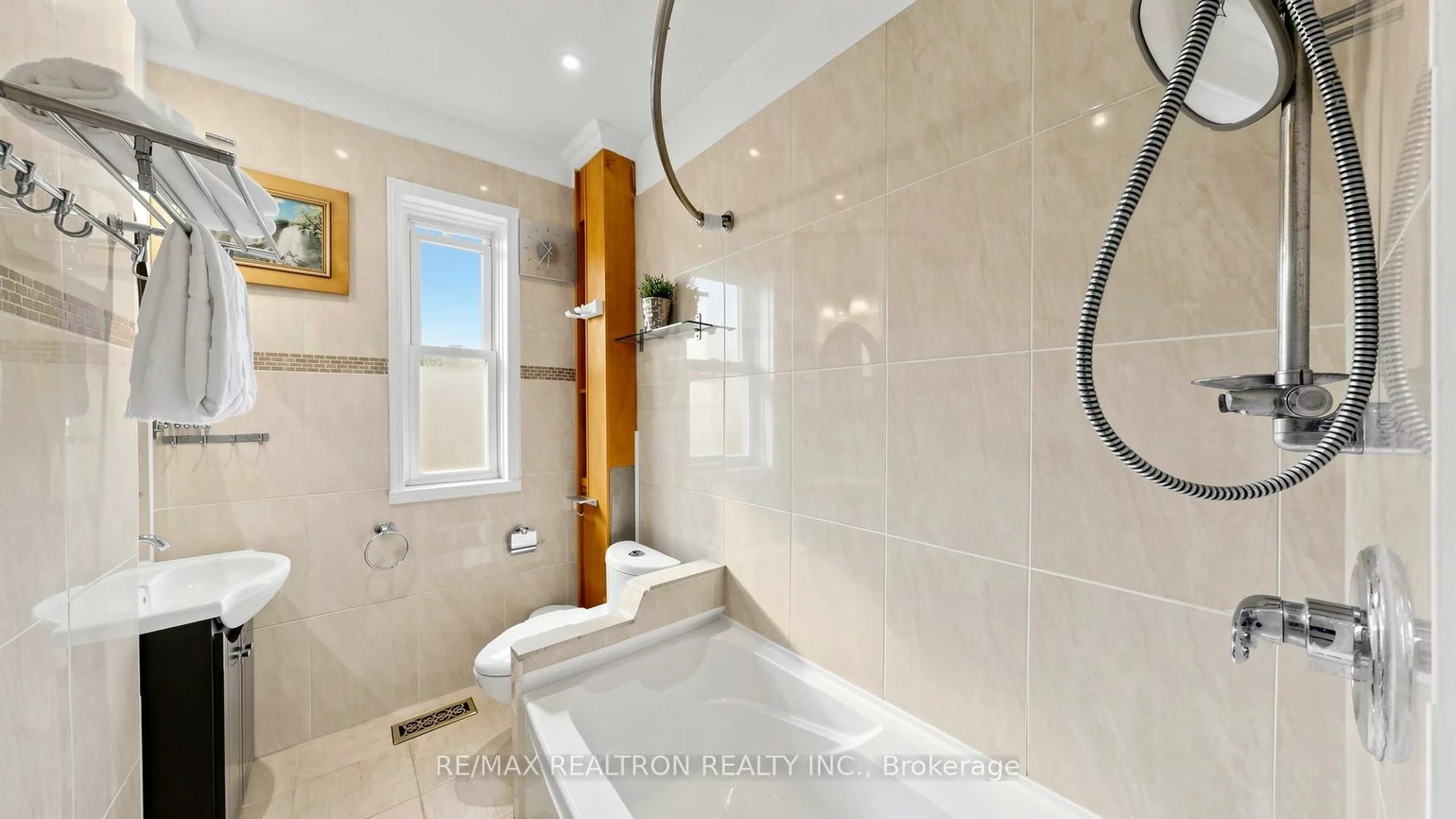 318, Westmoreland, Dovercourt-Wallace Emerson-Junction, Toronto