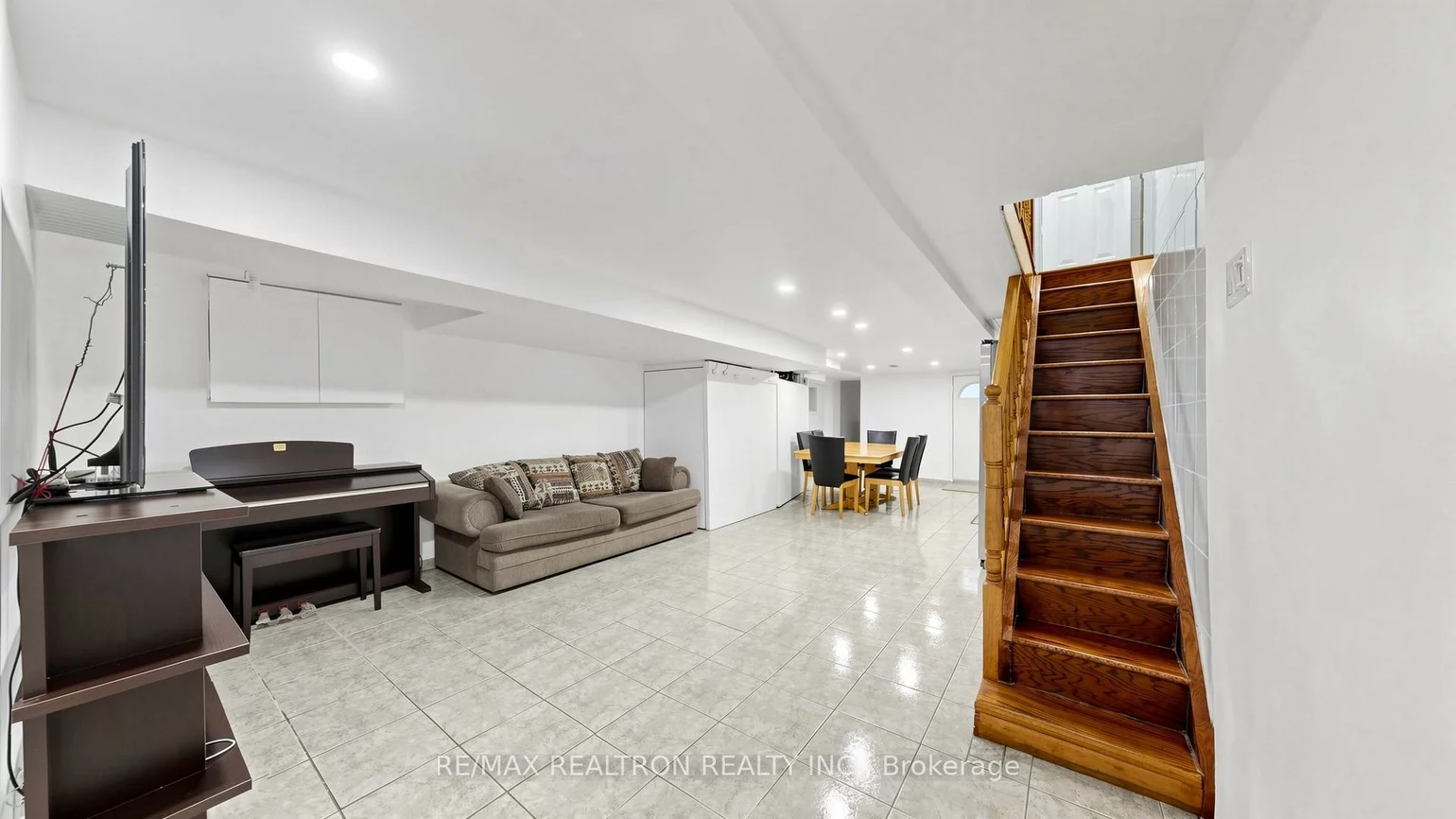 318, Westmoreland, Dovercourt-Wallace Emerson-Junction, Toronto