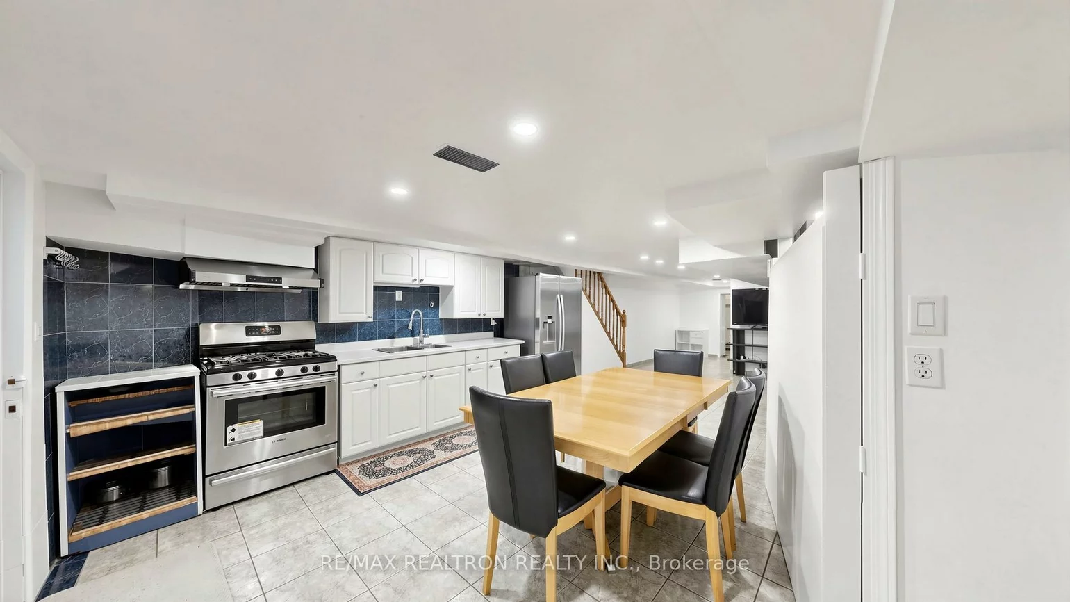 318, Westmoreland, Dovercourt-Wallace Emerson-Junction, Toronto