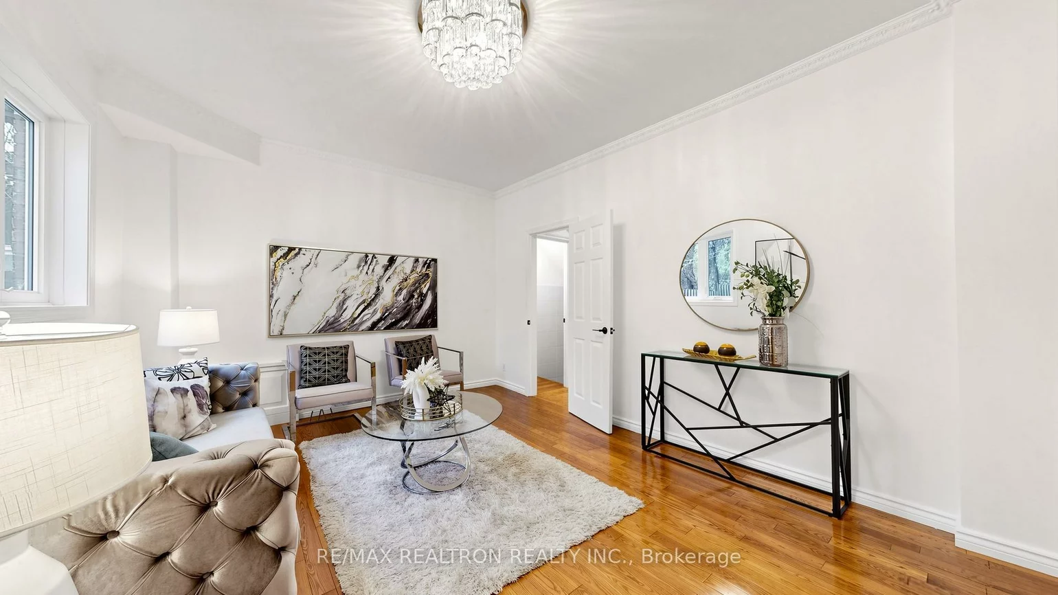 318, Westmoreland, Dovercourt-Wallace Emerson-Junction, Toronto