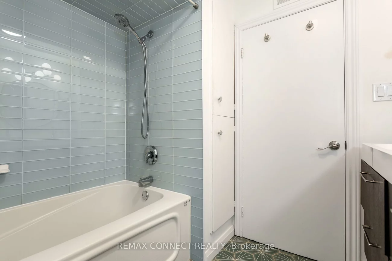 75, Glenellen, Stonegate-Queensway, Toronto