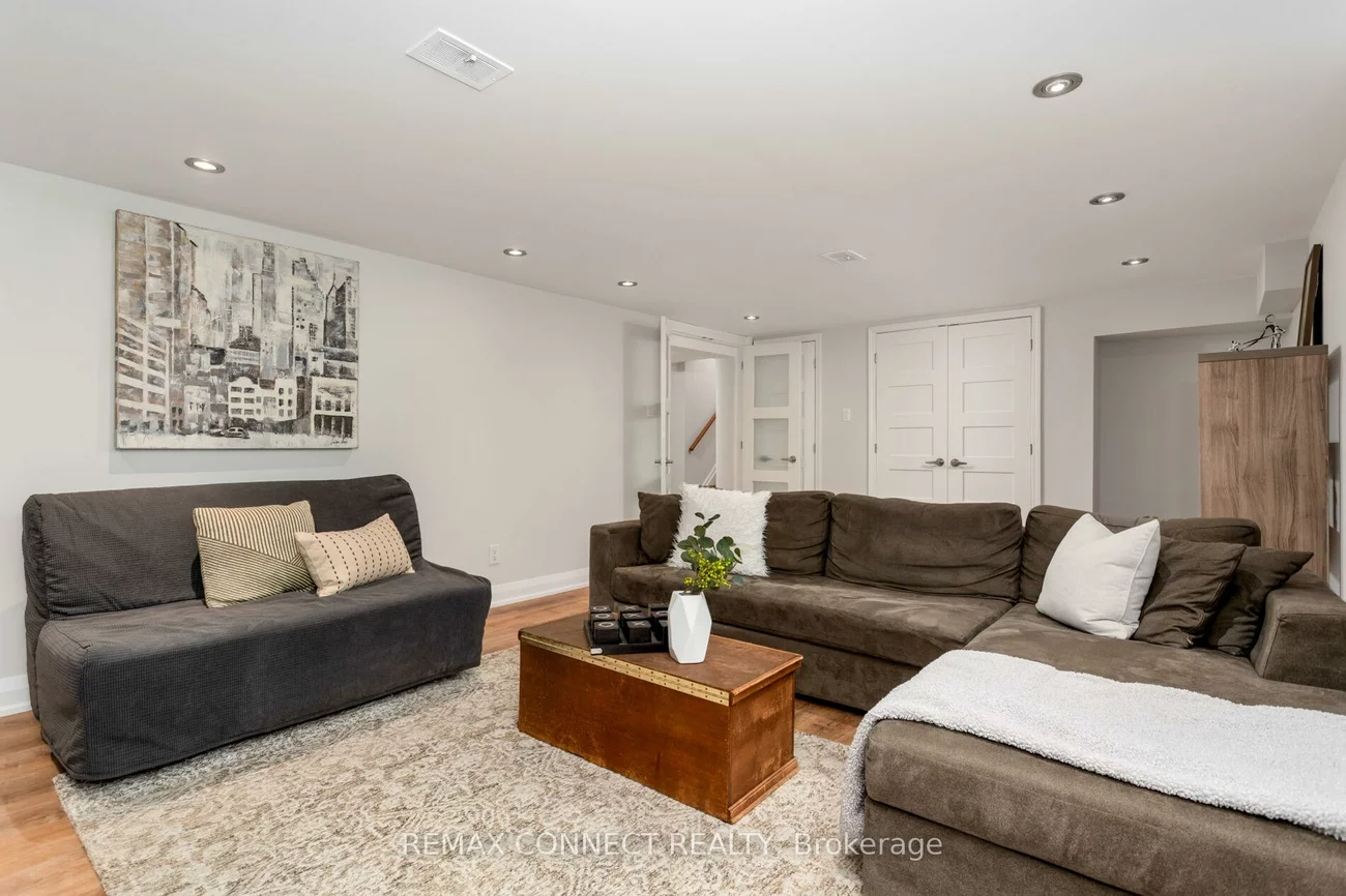 75, Glenellen, Stonegate-Queensway, Toronto