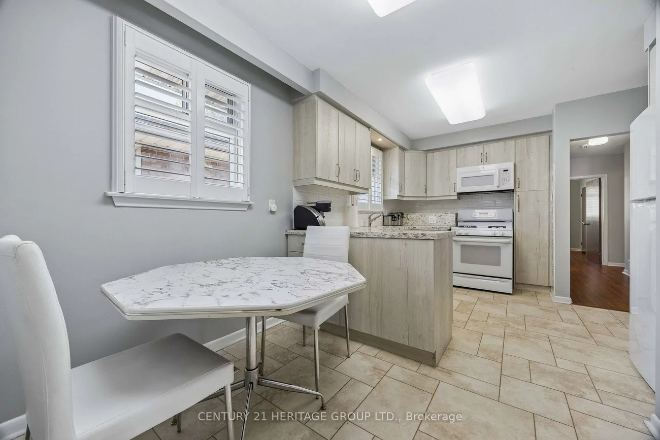40, Amaron, Thistletown-Beaumonde Heights, Toronto