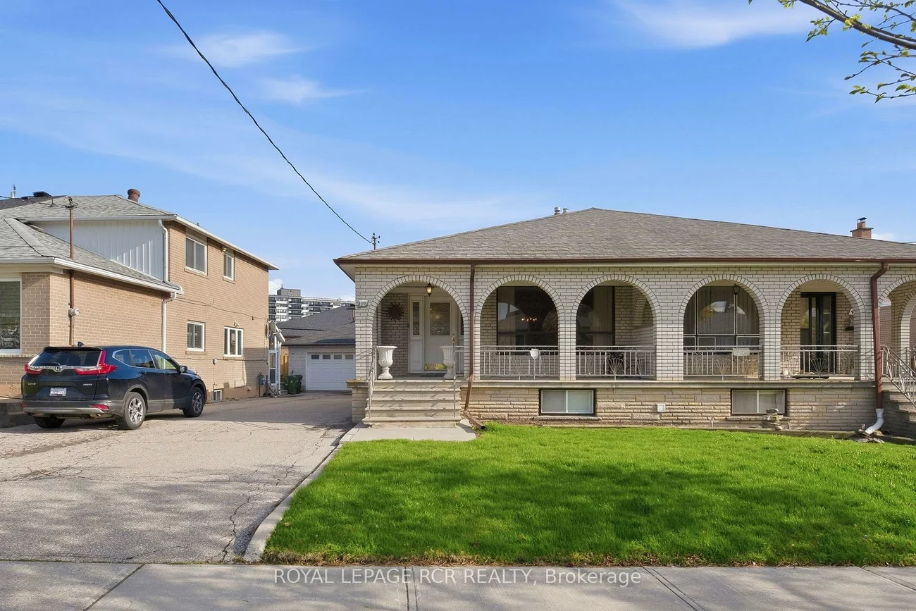39, Dovehouse, York University Heights, Toronto