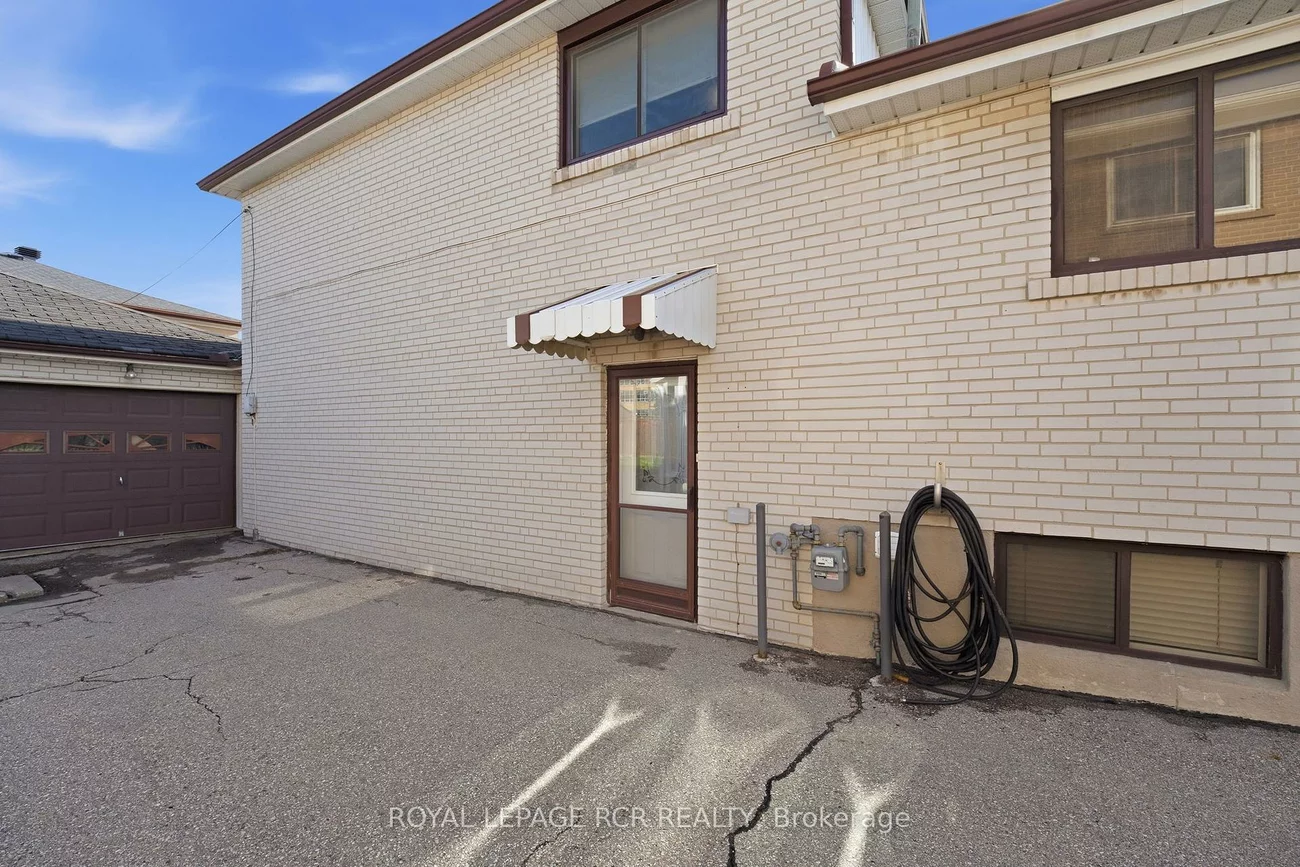 39, Dovehouse, York University Heights, Toronto