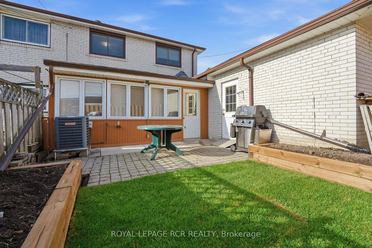 39, Dovehouse, York University Heights, Toronto
