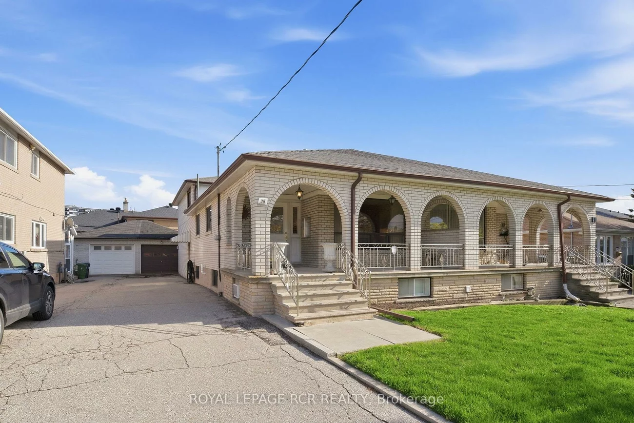 39, Dovehouse, York University Heights, Toronto