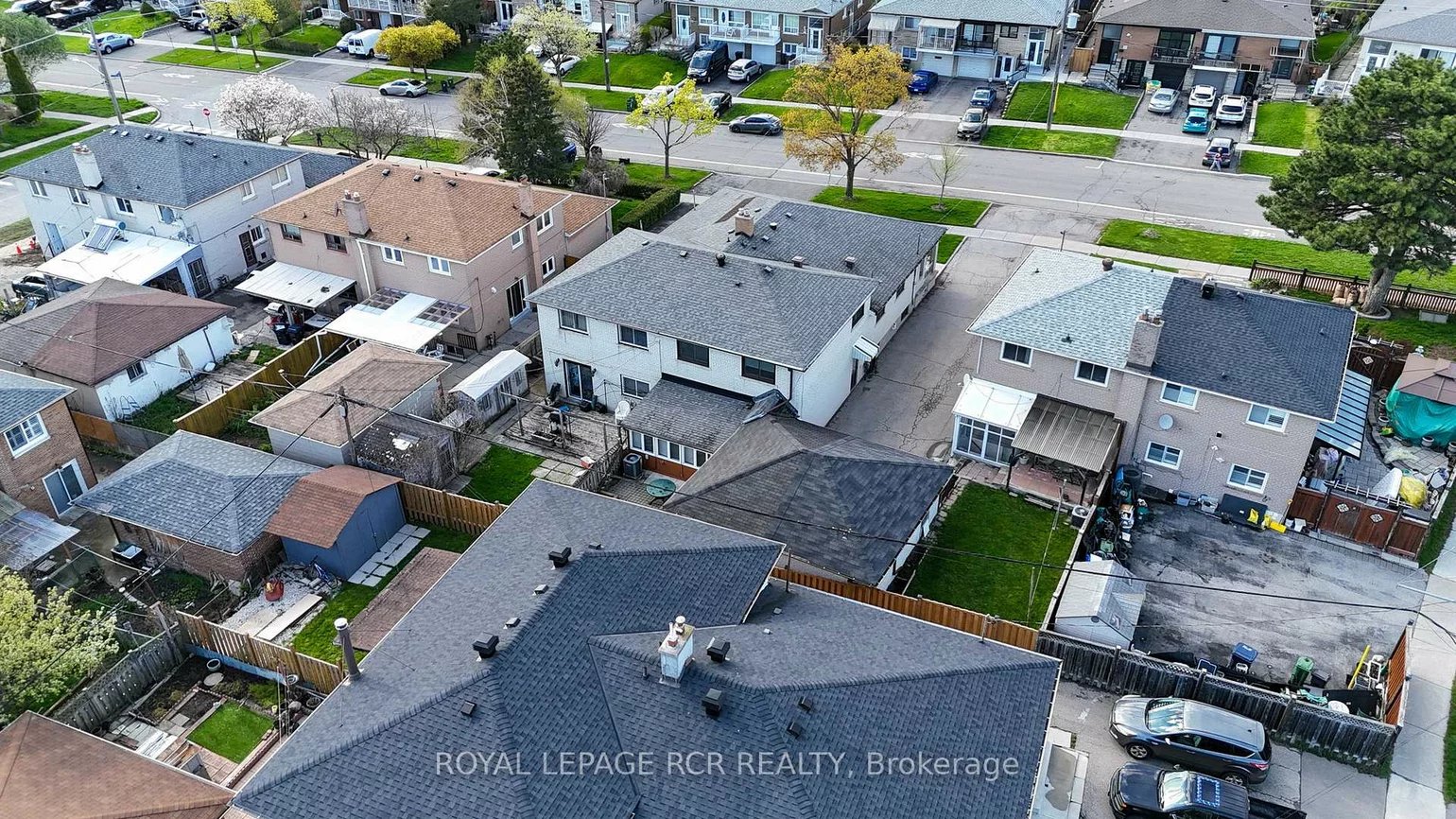 39, Dovehouse, York University Heights, Toronto