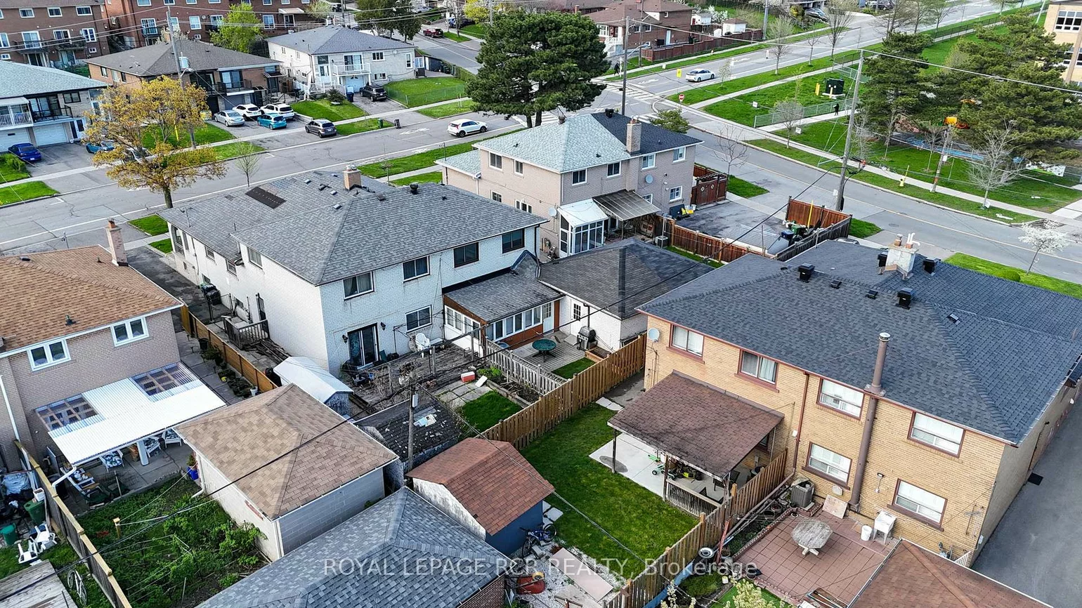39, Dovehouse, York University Heights, Toronto