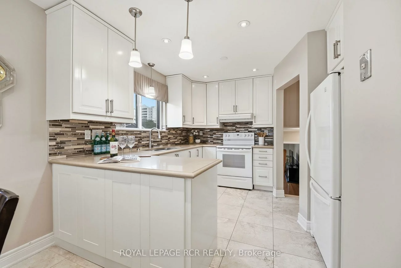 39, Dovehouse, York University Heights, Toronto