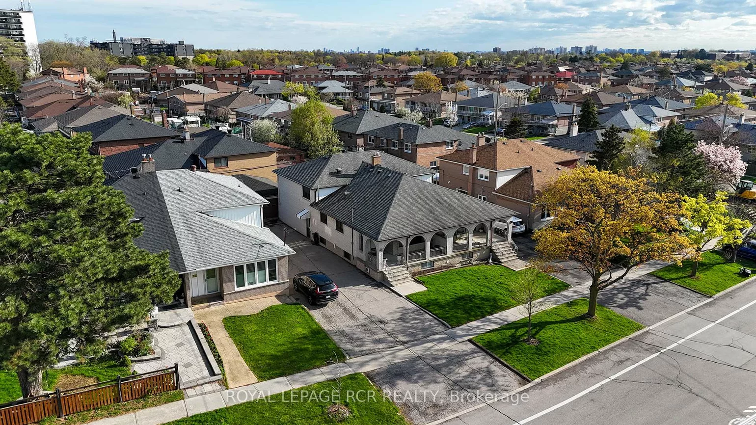 39, Dovehouse, York University Heights, Toronto