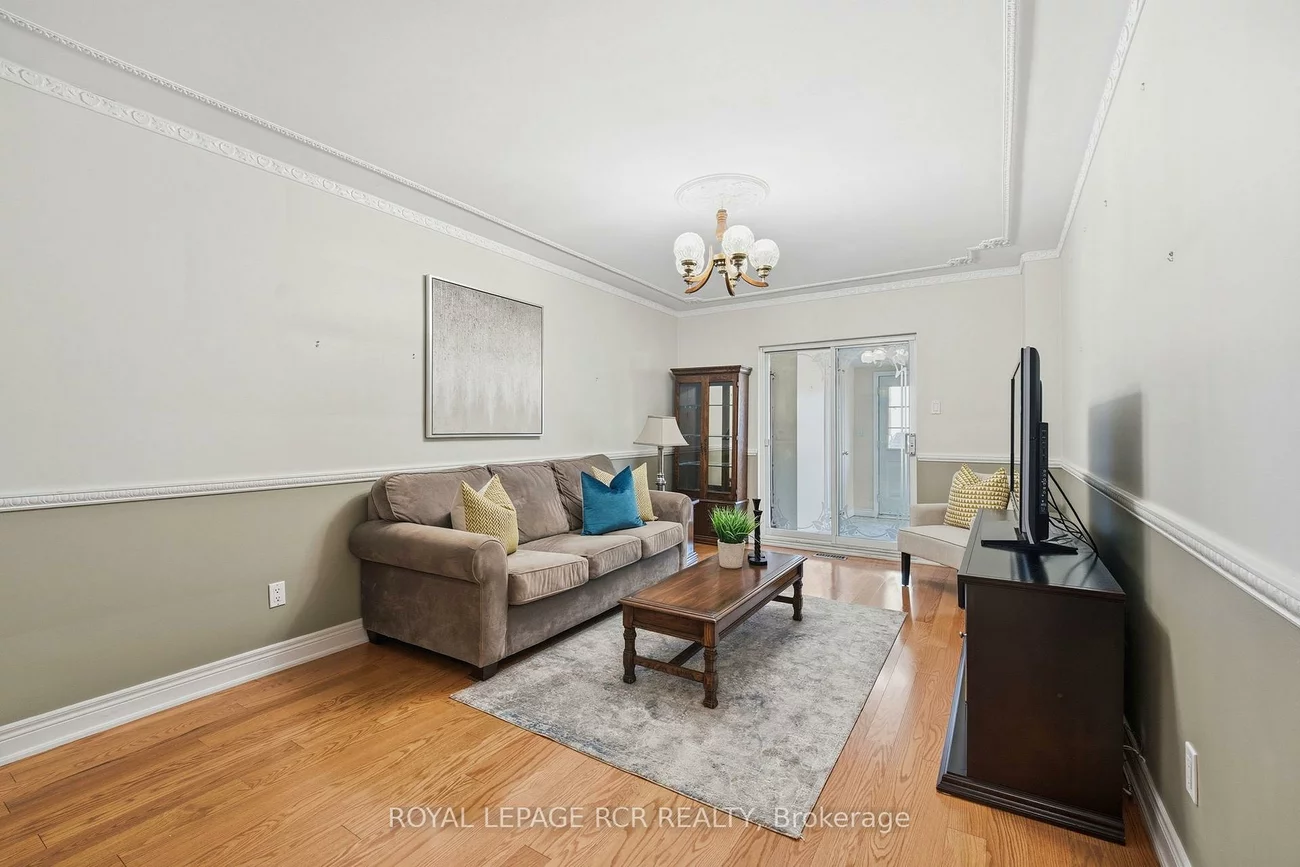 39, Dovehouse, York University Heights, Toronto