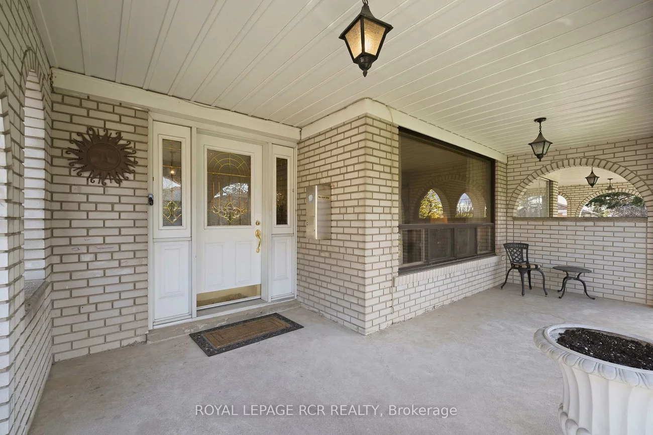39, Dovehouse, York University Heights, Toronto