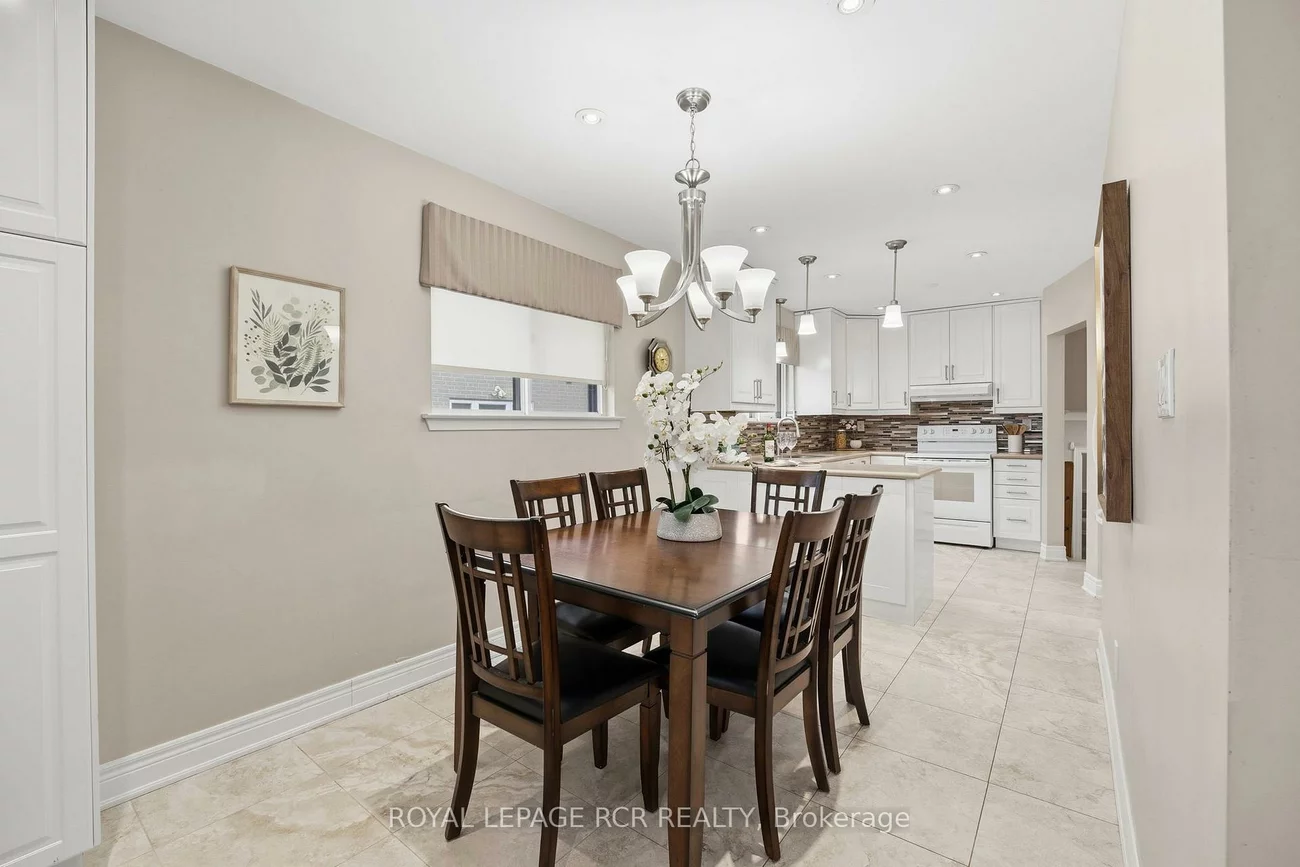 39, Dovehouse, York University Heights, Toronto