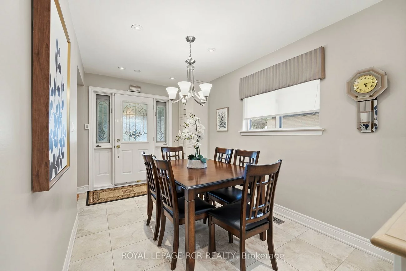 39, Dovehouse, York University Heights, Toronto