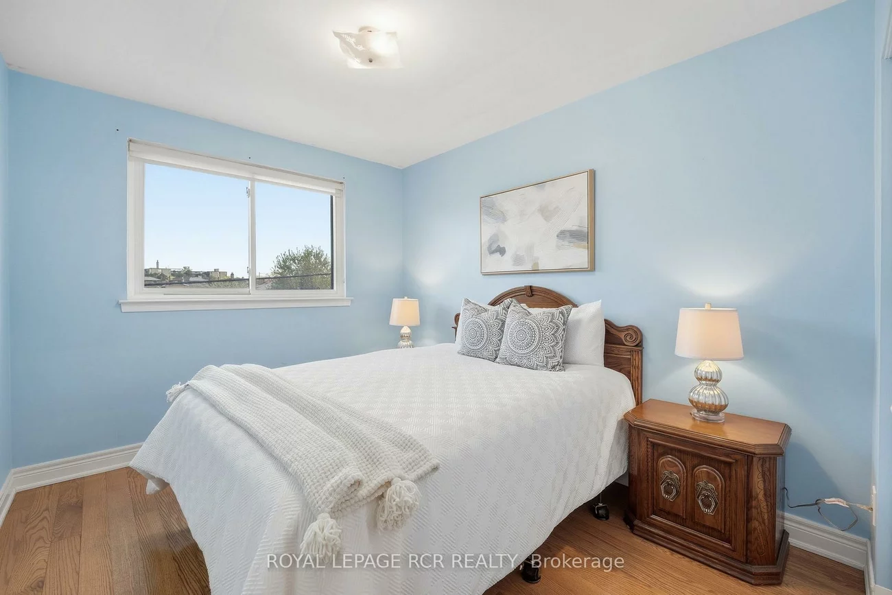 39, Dovehouse, York University Heights, Toronto