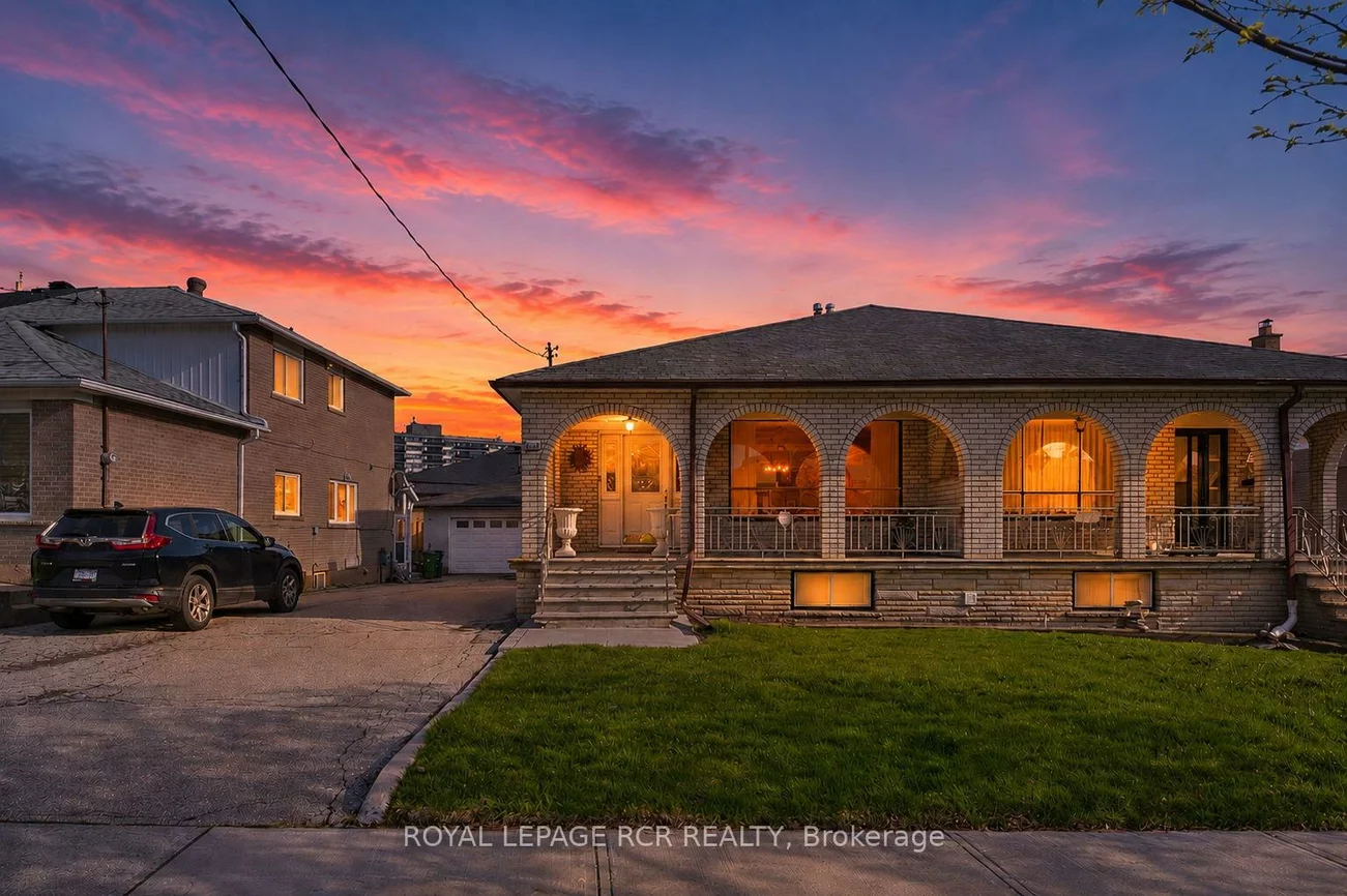 39, Dovehouse, York University Heights, Toronto