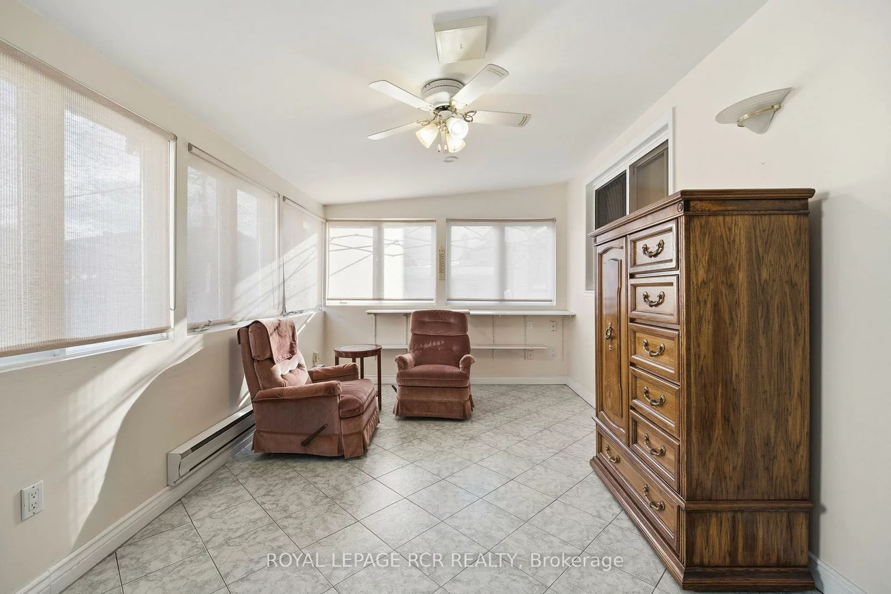 39, Dovehouse, York University Heights, Toronto
