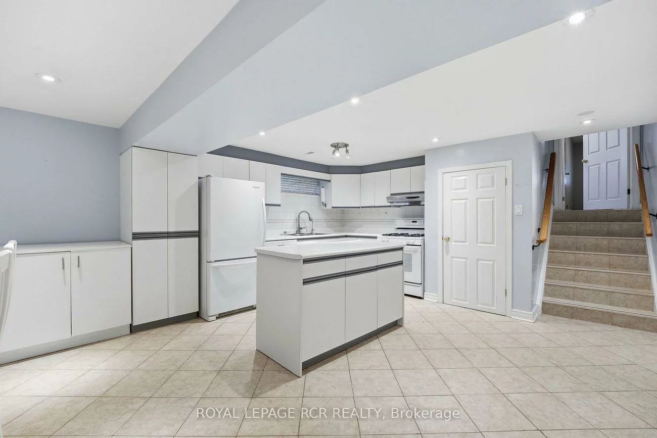 39, Dovehouse, York University Heights, Toronto