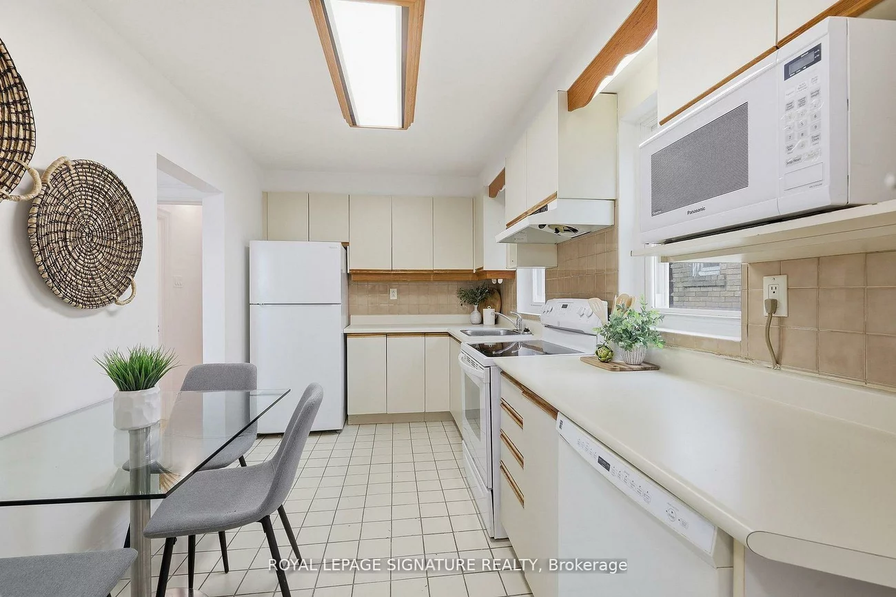 53, Juliet, Keelesdale-Eglinton West, Toronto