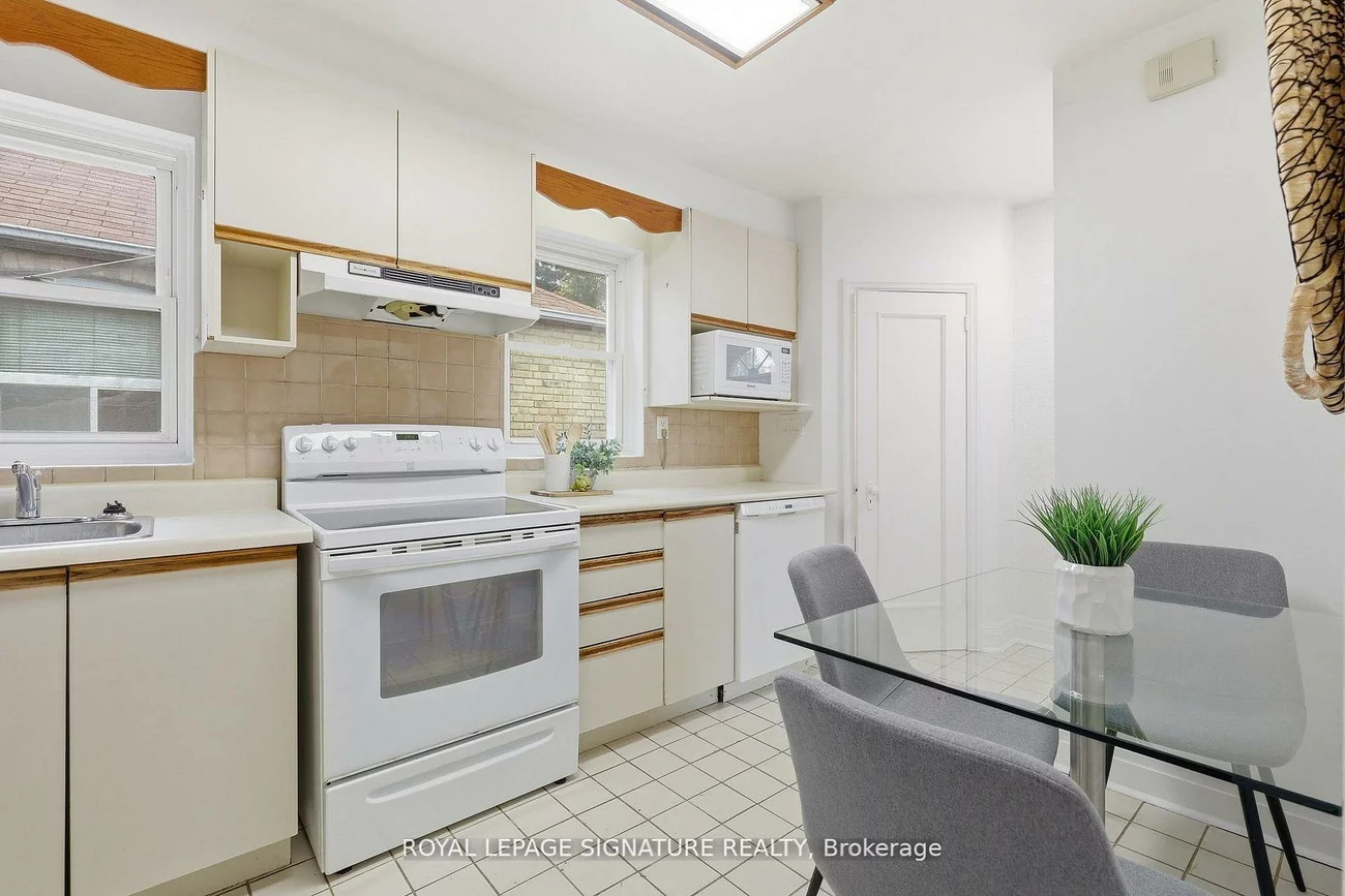 53, Juliet, Keelesdale-Eglinton West, Toronto