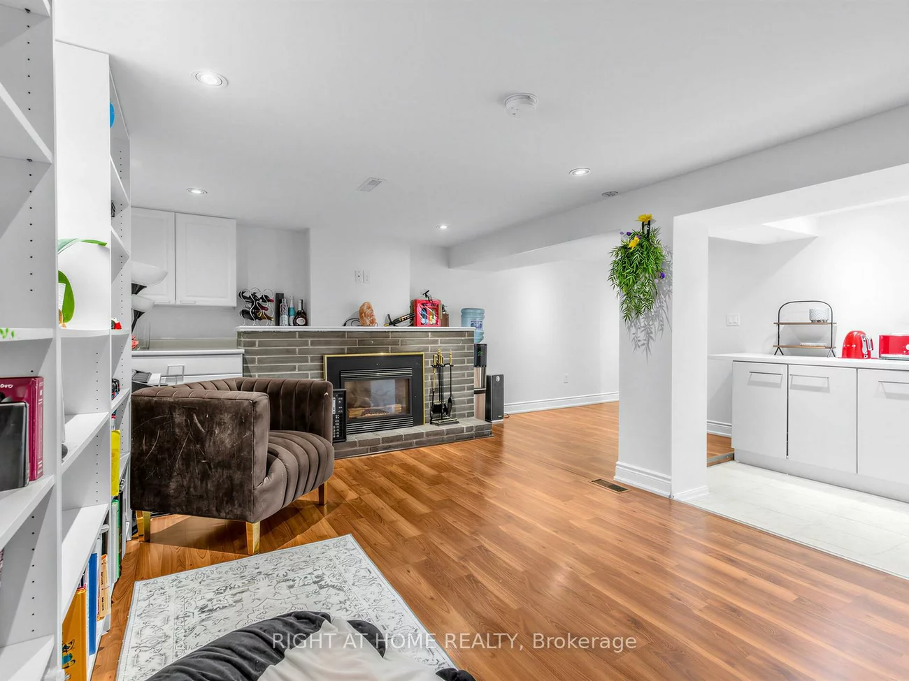 85, Flamborough, Brookhaven-Amesbury, Toronto