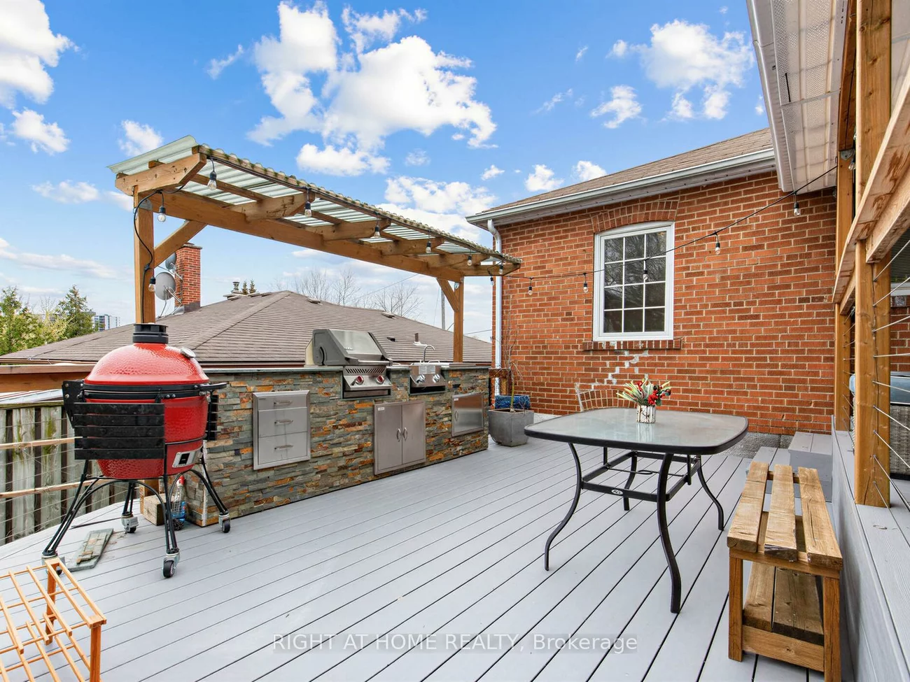 85, Flamborough, Brookhaven-Amesbury, Toronto