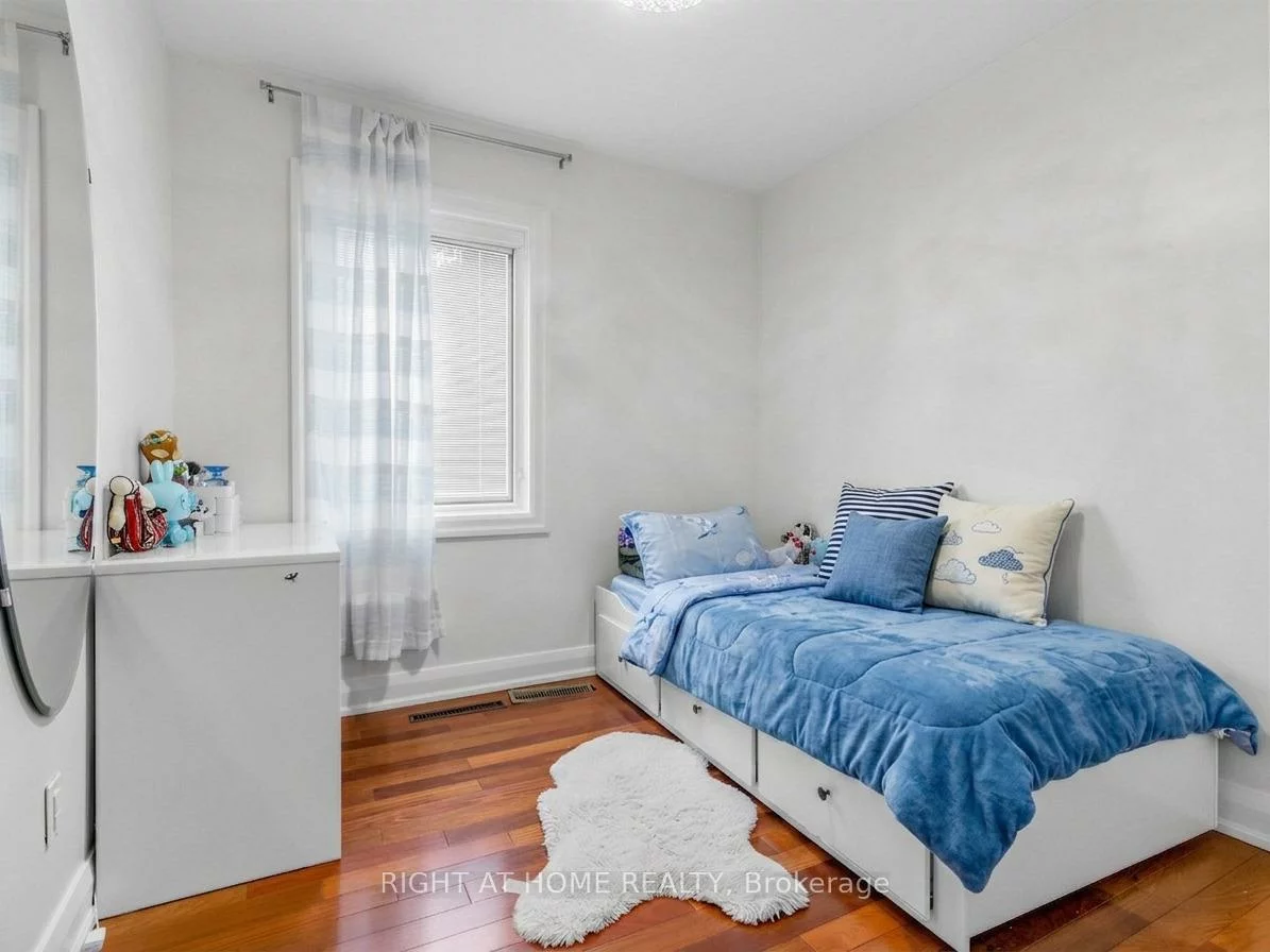 85, Flamborough, Brookhaven-Amesbury, Toronto