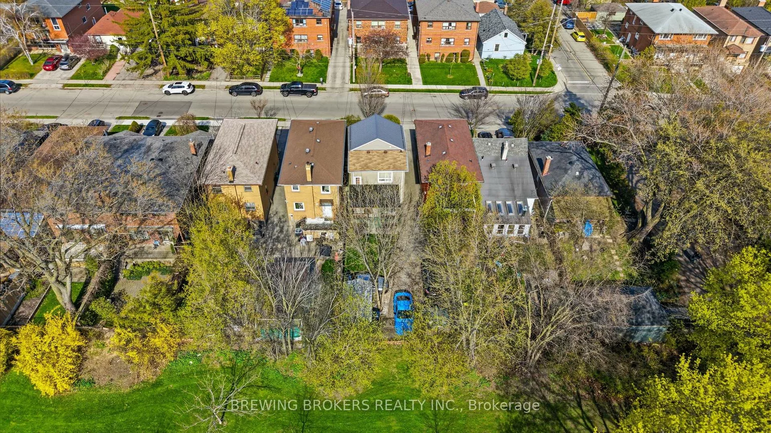 72, Thirteenth, New Toronto, Toronto