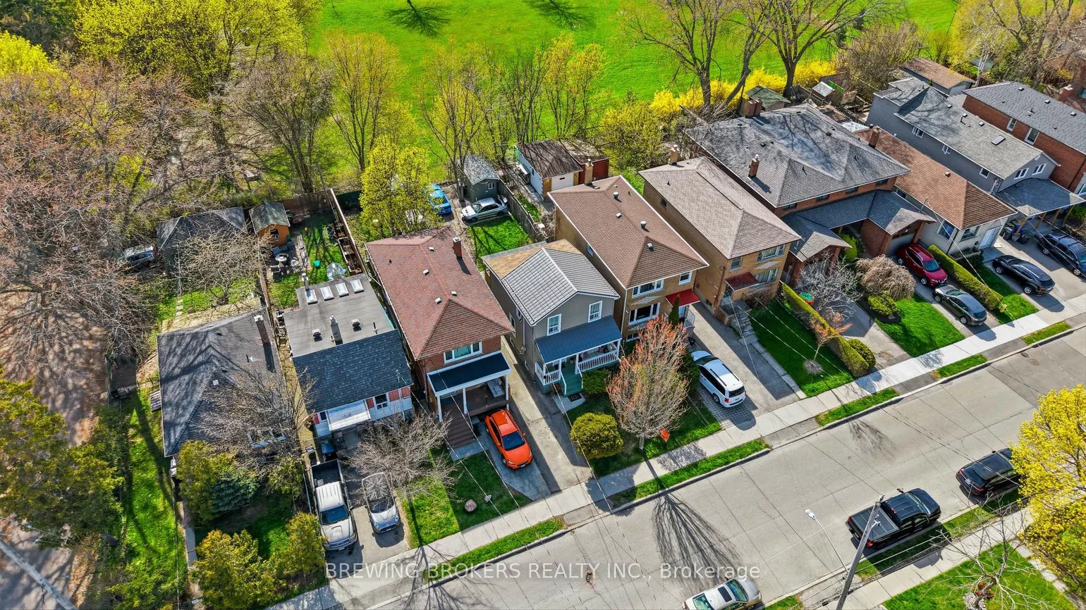 72, Thirteenth, New Toronto, Toronto