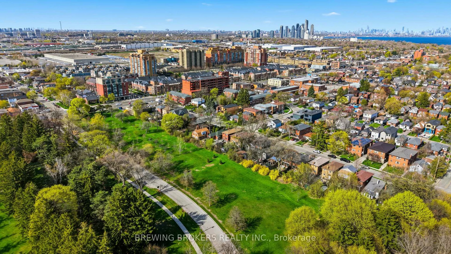 72, Thirteenth, New Toronto, Toronto
